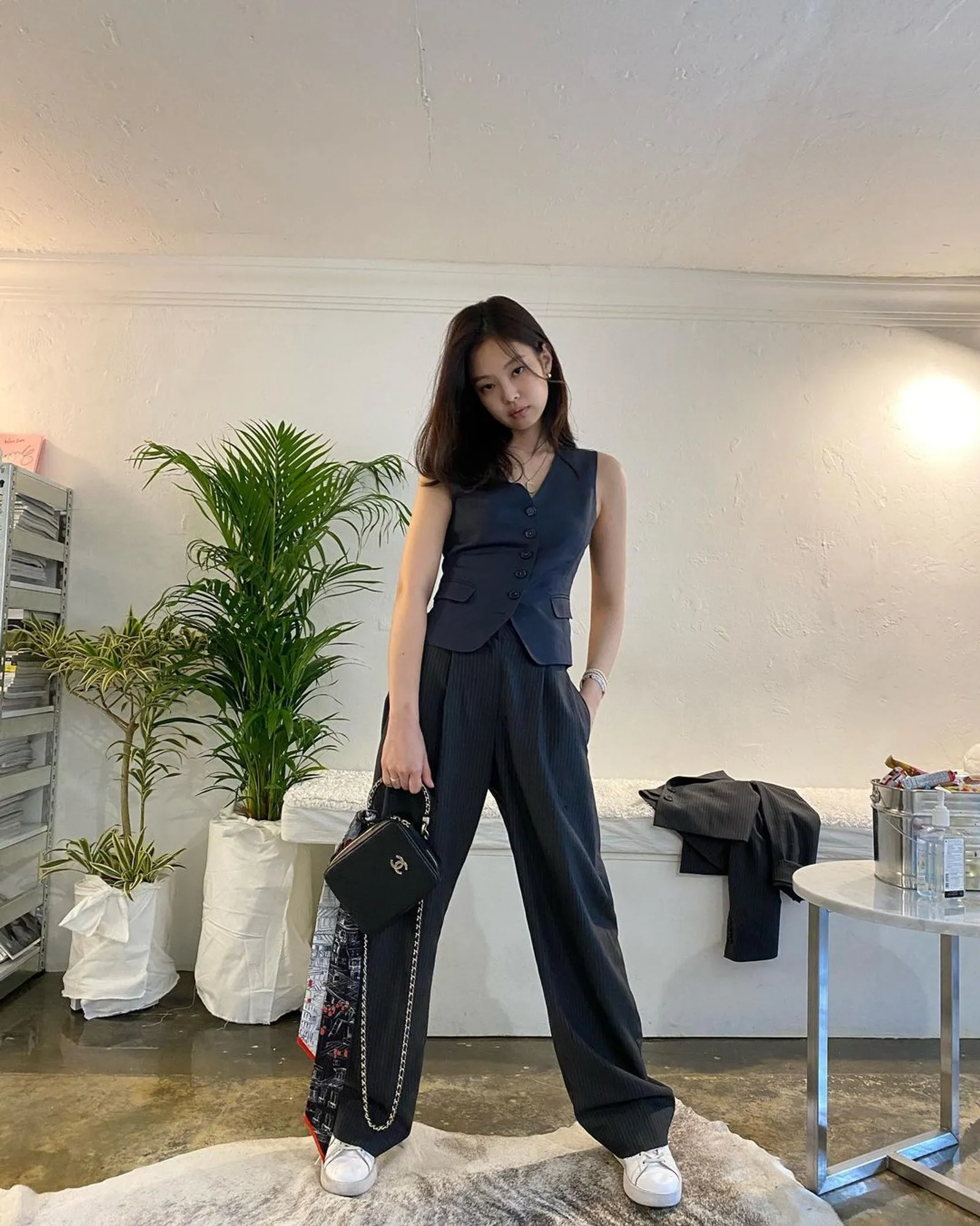 6 Inspirasi OOTD It Girl Style a La Jennie BLACKPINK, Modis!