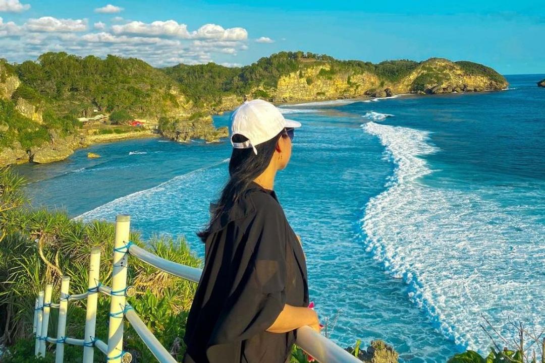 Pantai Drini Gunung Kidul: Lokasi, Tiket, dan Daya Tarik