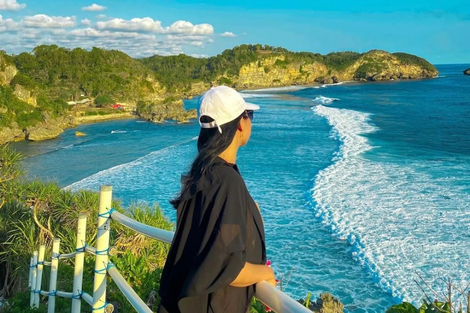 Pantai Drini Gunung Kidul: Lokasi, Tiket, dan Daya Tarik