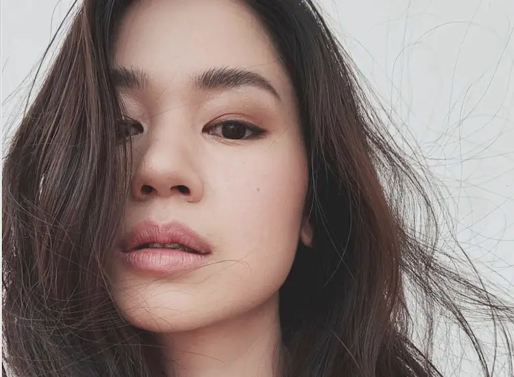 Inspirasi Gaya Makeup ala Laura Basuki, Menawan!