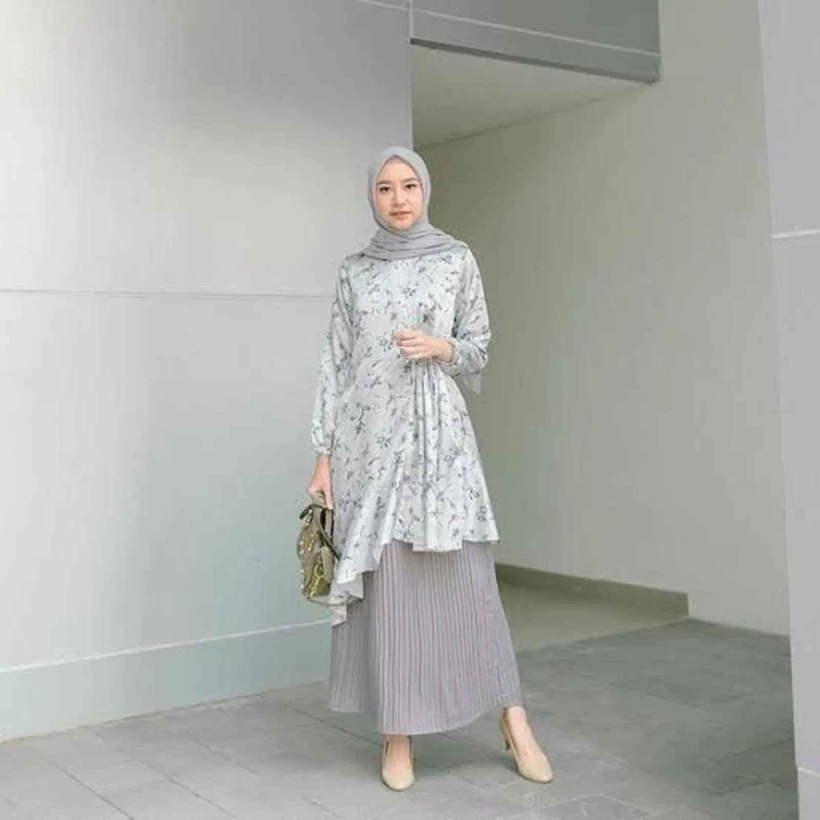 6 Ide OOTD Rok Plisket untuk Kondangan, Anggun dan Elegan!