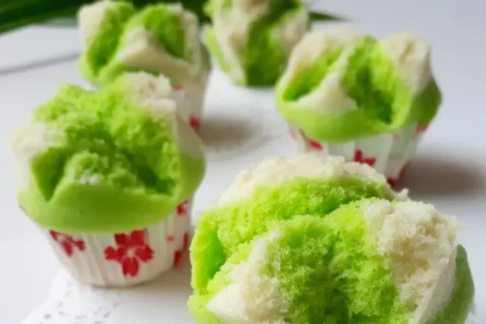 5 Resep Kue Bolu Kukus Sederhana yang Mekar dan Lembut