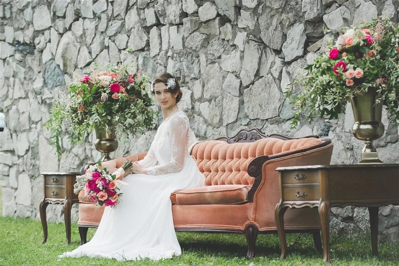 14 Dekorasi Wedding Outdoor Vintage, Antik nan Estetik!