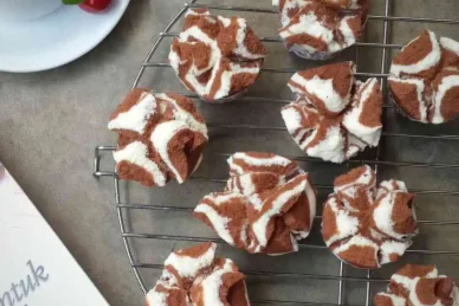 5 Resep Kue Bolu Kukus Sederhana yang Mekar dan Lembut