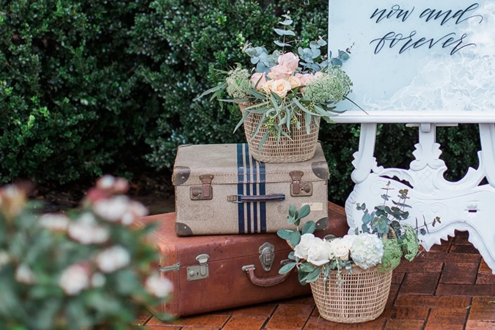 14 Dekorasi Wedding Outdoor Vintage, Antik nan Estetik!