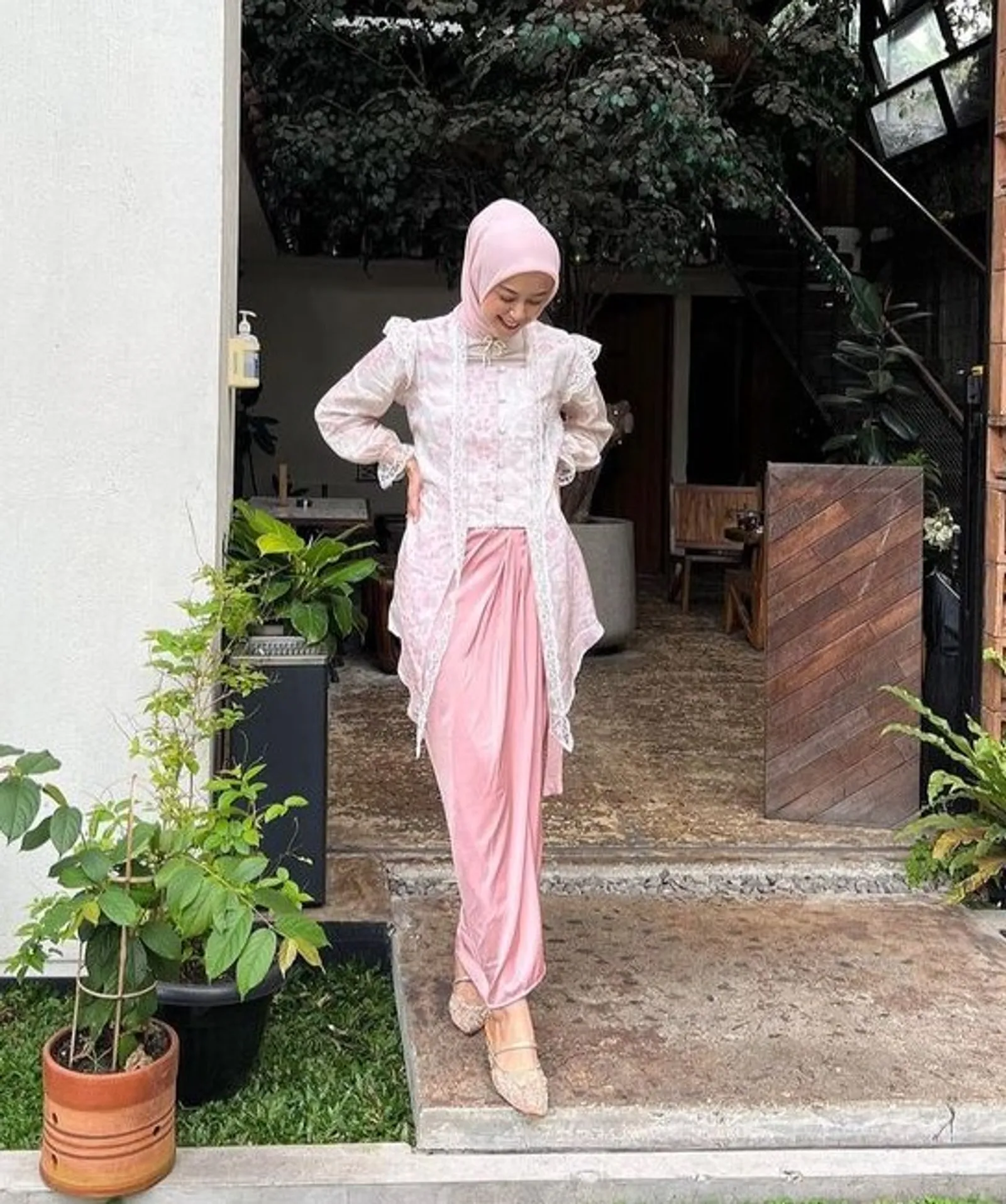 8 Model Rok Kebaya Modern Hijab yang Anggun dan Kekinian