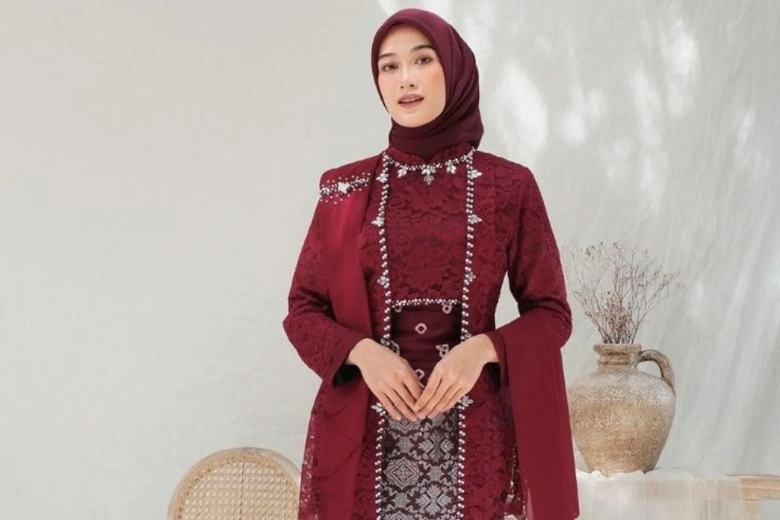 8 Model Rok Kebaya Modern Hijab yang Anggun dan Kekinian