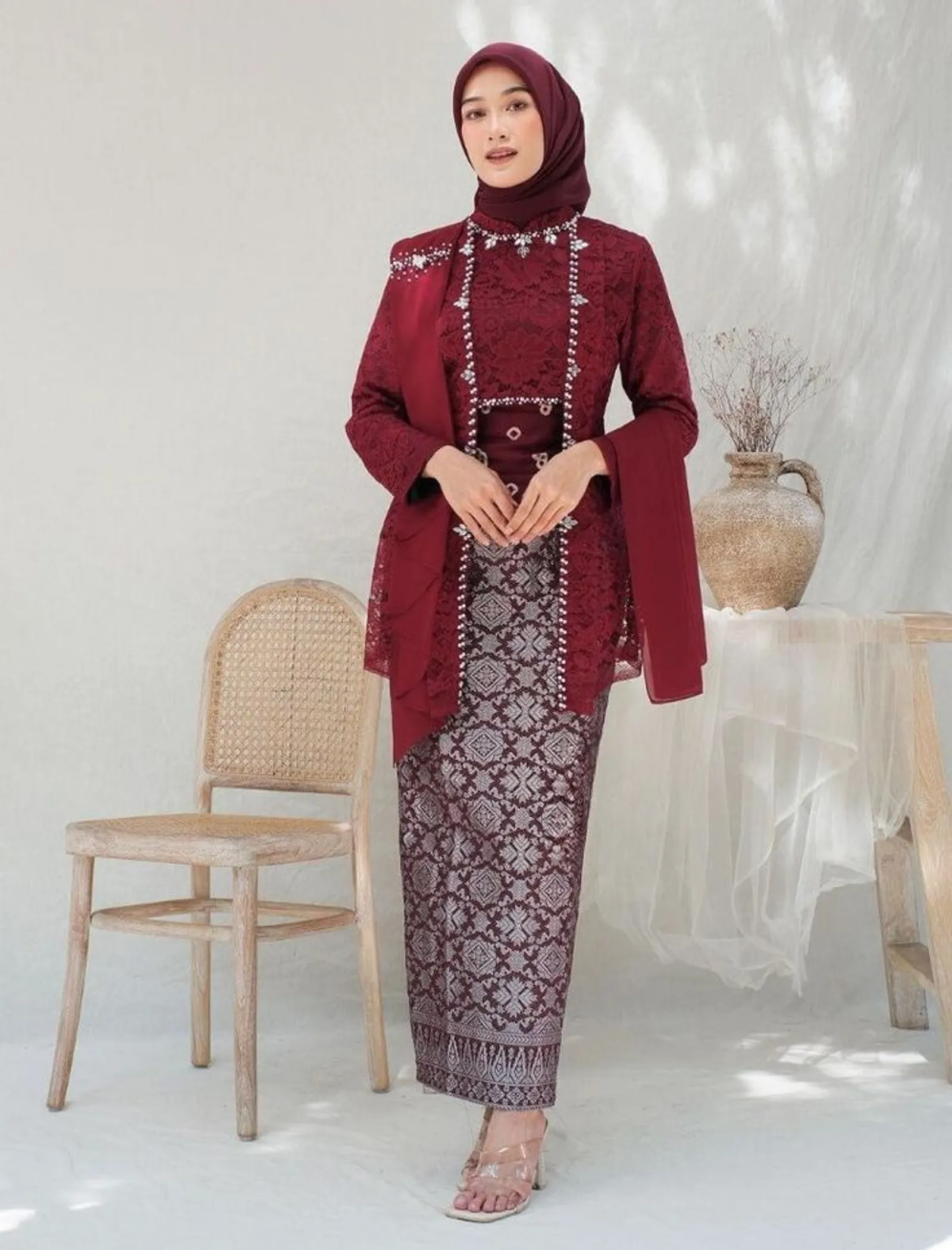 8 Model Rok Kebaya Modern Hijab yang Anggun dan Kekinian