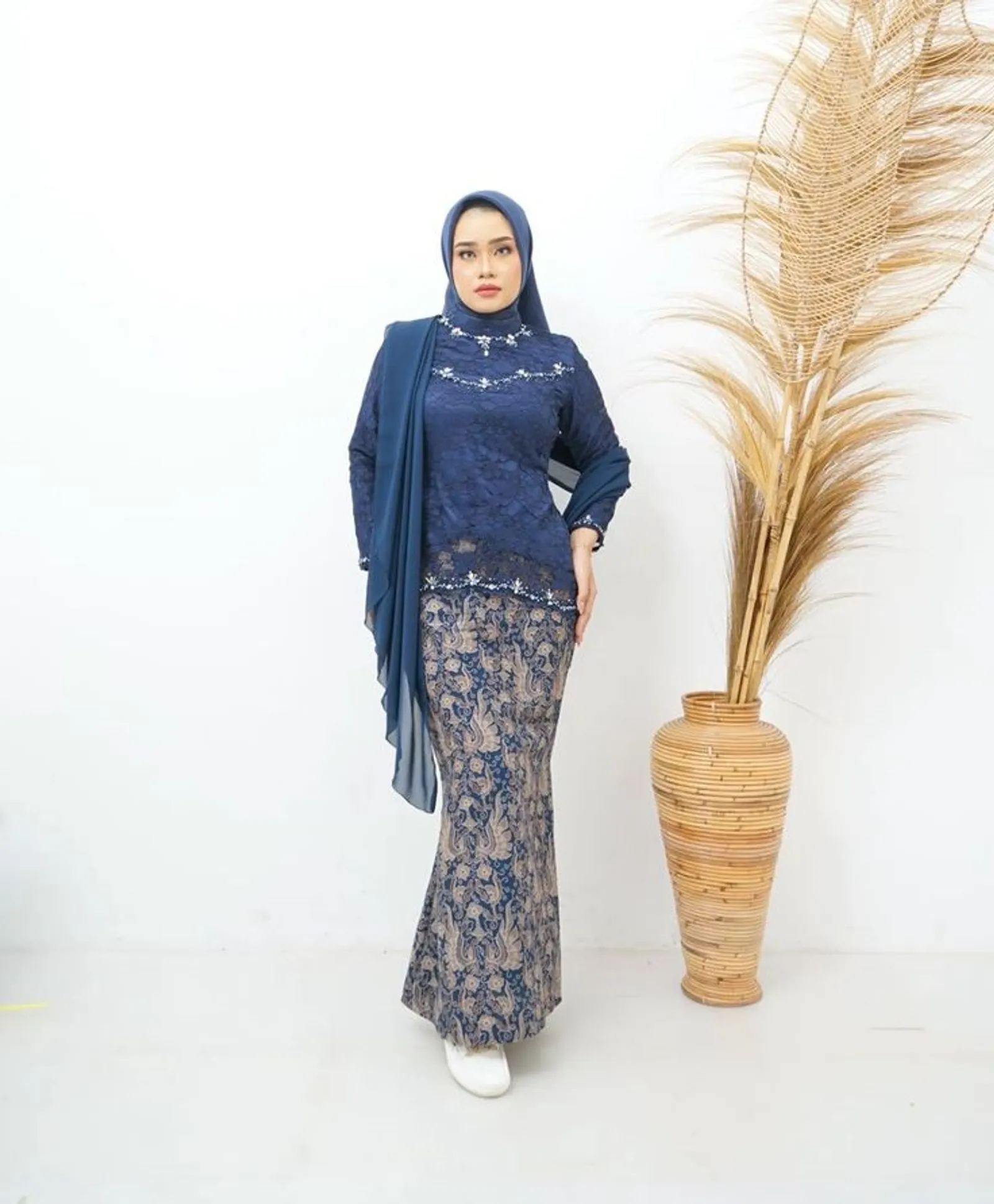 8 Model Rok Kebaya Modern Hijab yang Anggun dan Kekinian