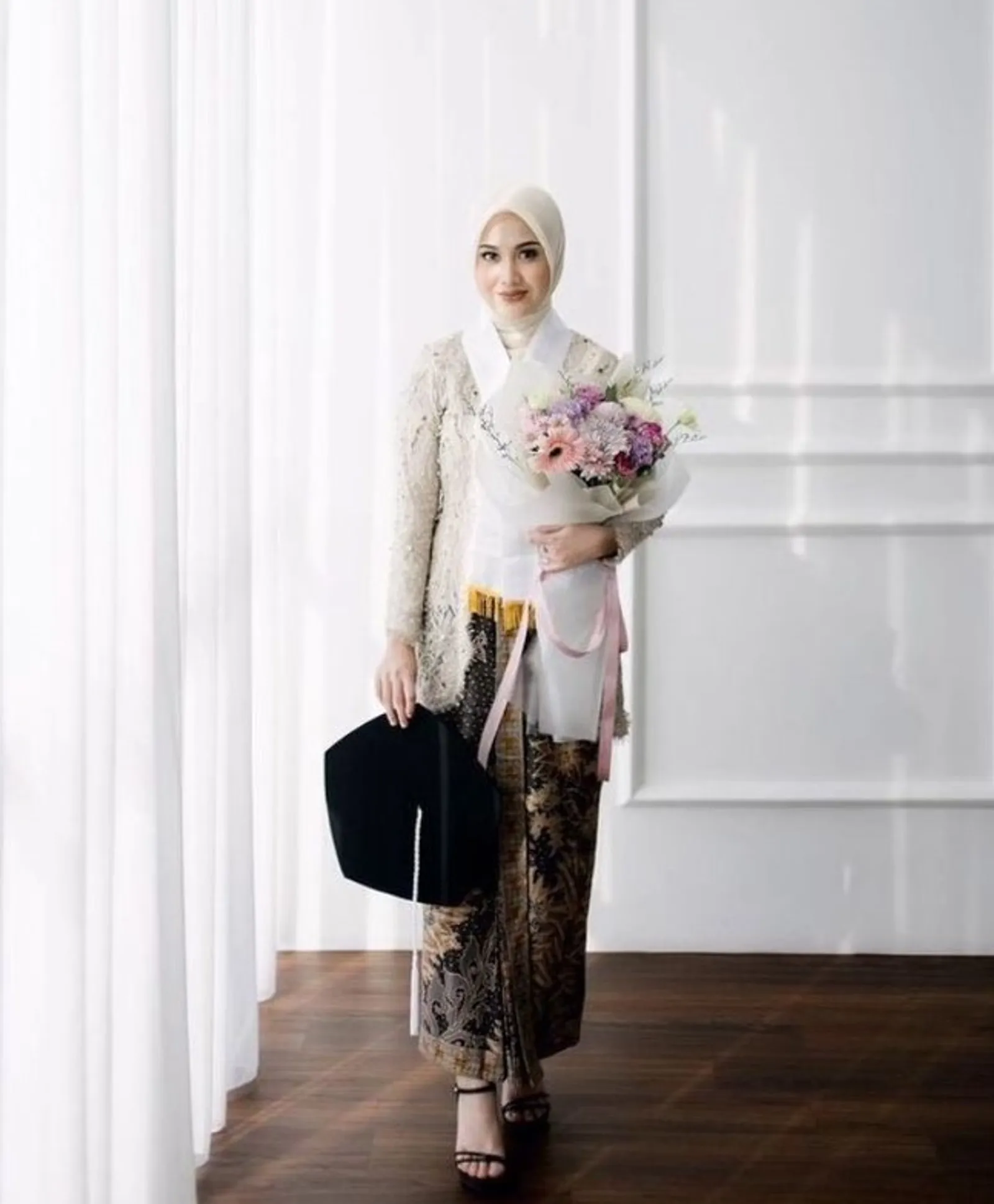 8 Model Rok Kebaya Modern Hijab yang Anggun dan Kekinian