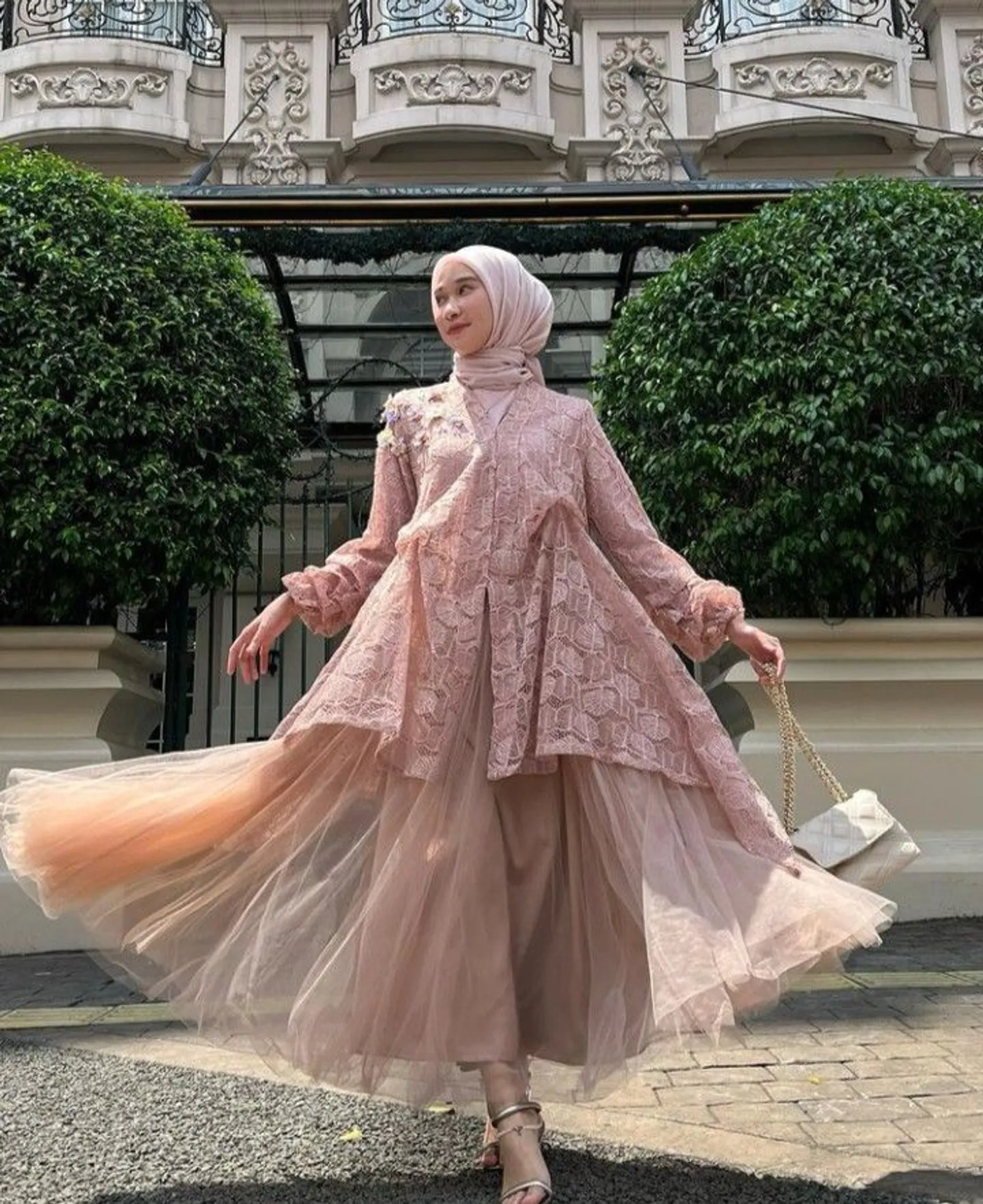 8 Model Rok Kebaya Modern Hijab yang Anggun dan Kekinian