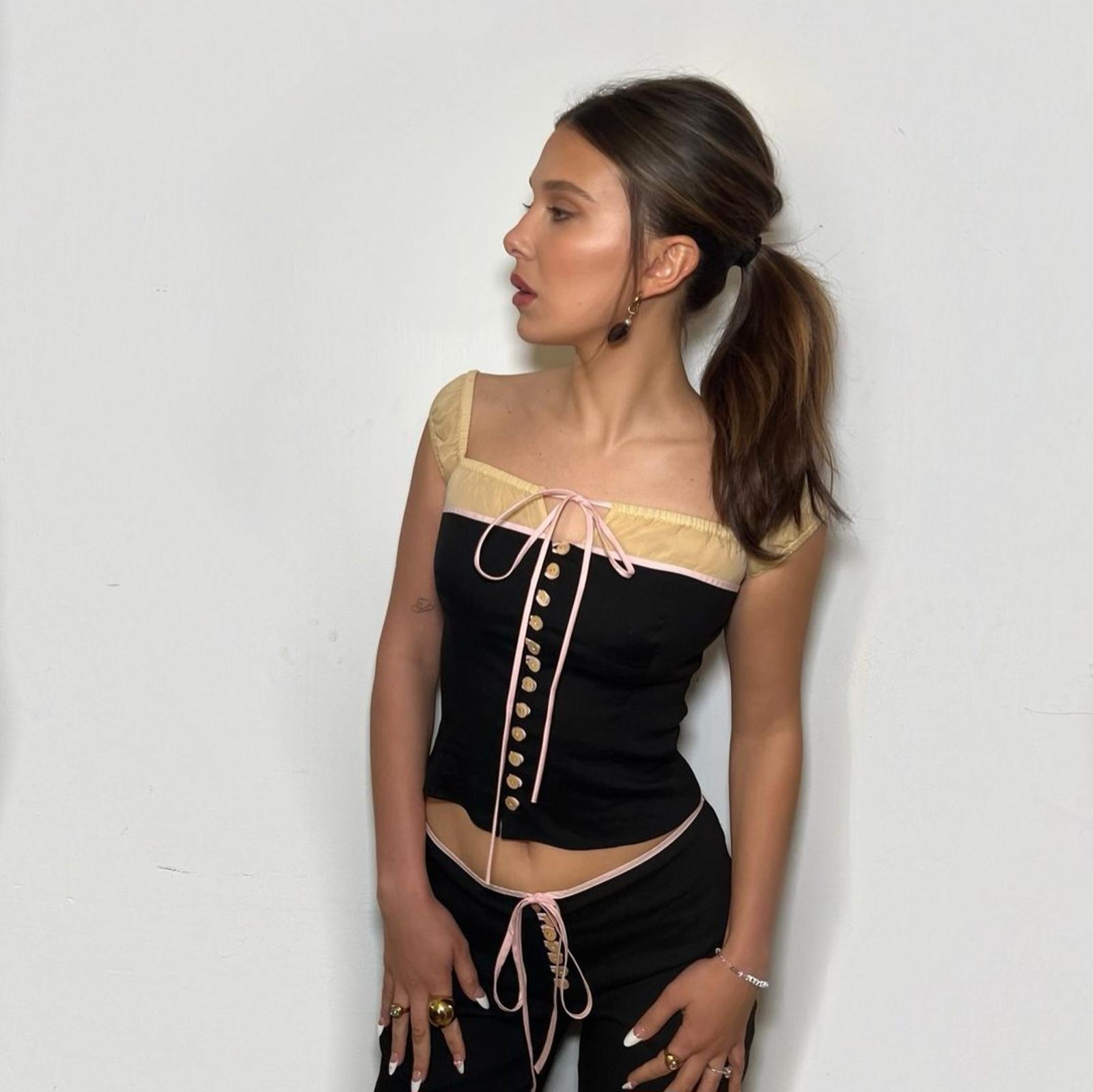 Potret Millie Bobby Brown dengan Berbagai Gaya Rambut 