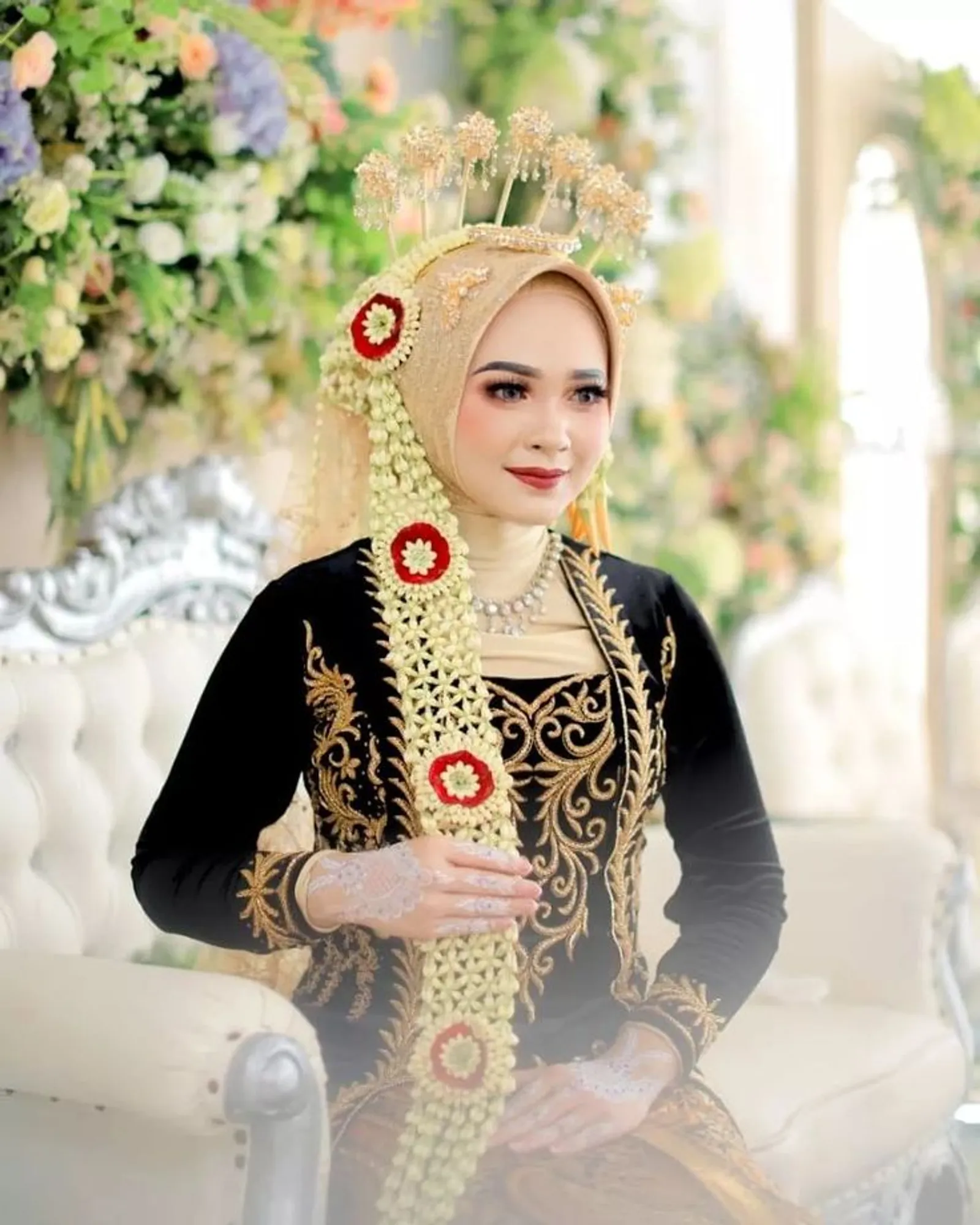 Baju Pengantin Adat Jawa Hijab Modern, Memesona!