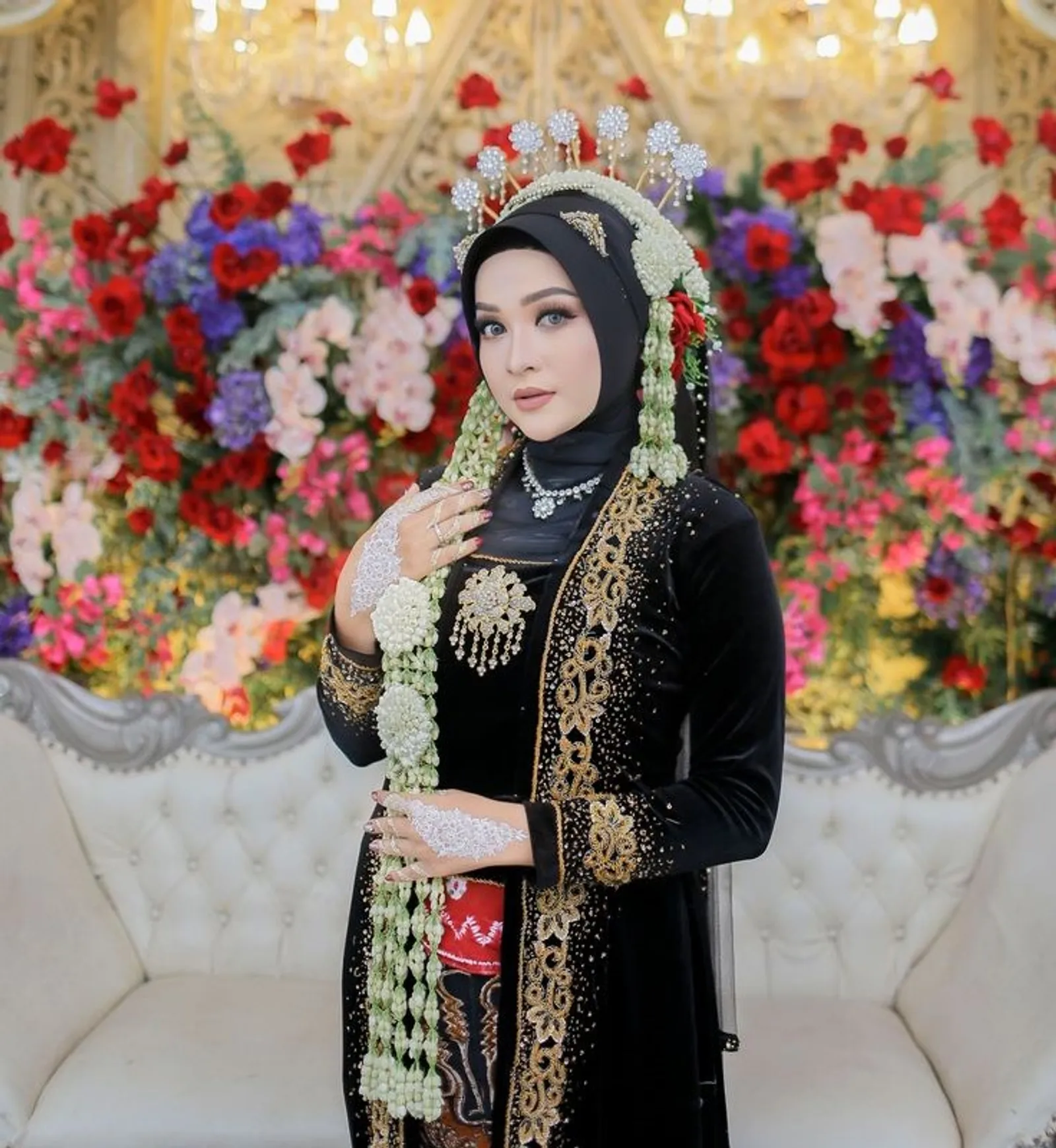 Baju Pengantin Adat Jawa Hijab Modern, Memesona!