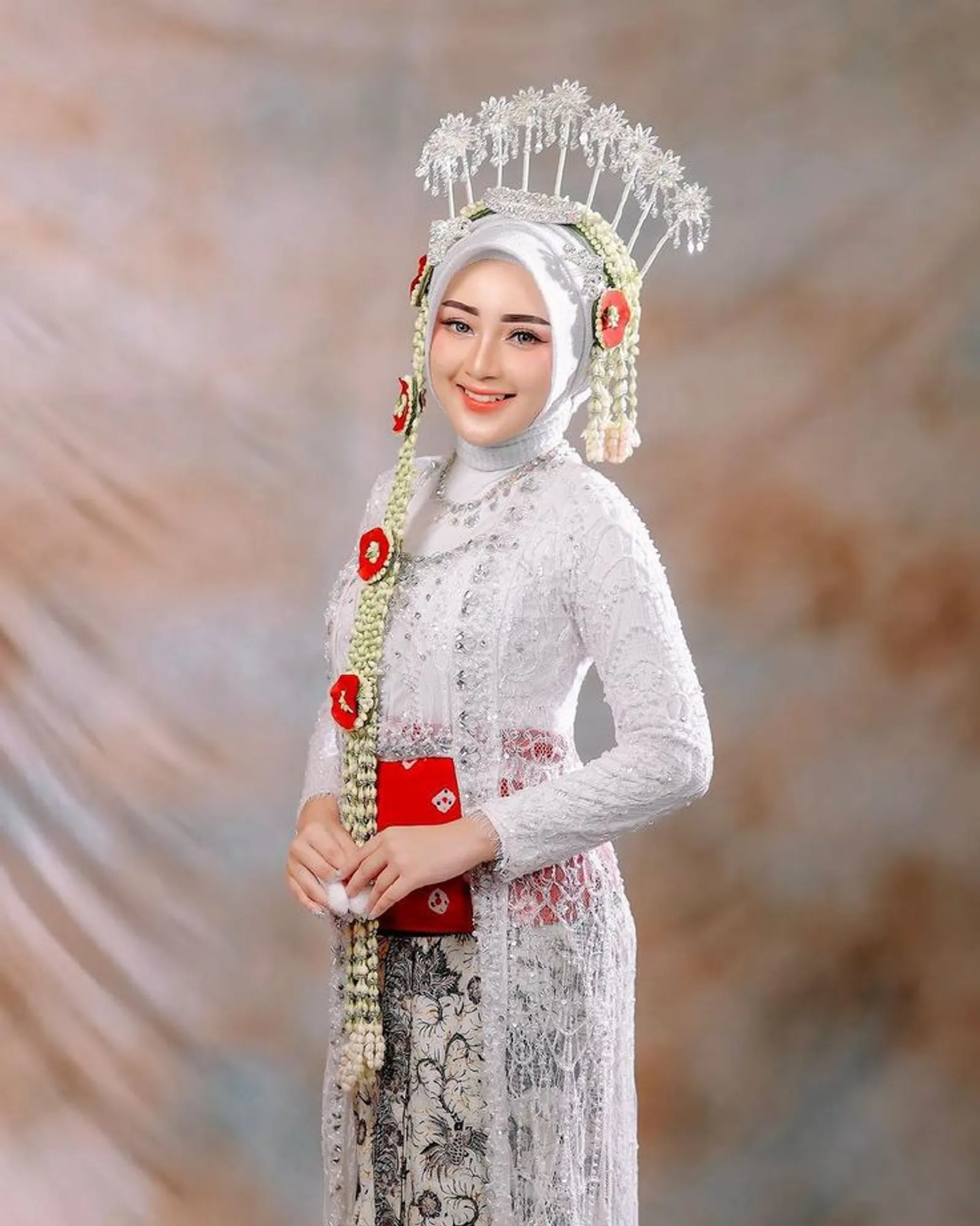 Baju Pengantin Adat Jawa Hijab Modern, Memesona!