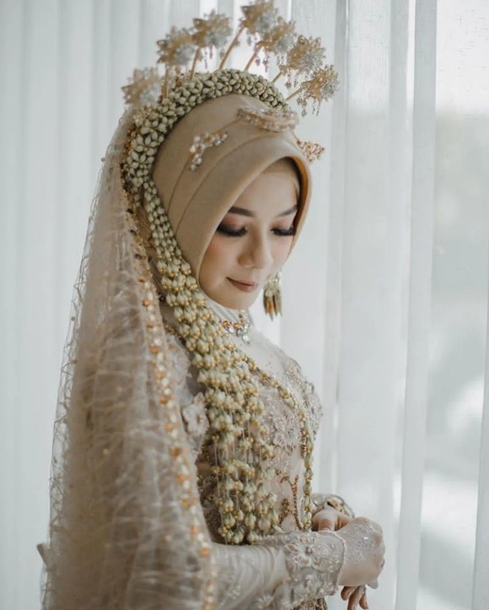 Baju Pengantin Adat Jawa Hijab Modern, Memesona!