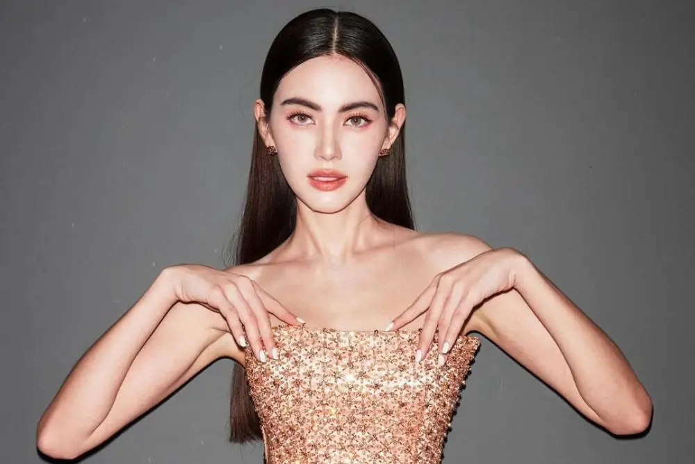 Gaya Makeup Davika Hoorne, Selalu Tampil Sempurna