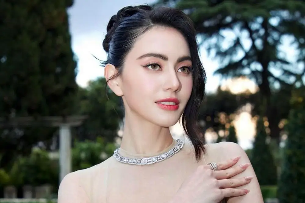 Gaya Makeup Davika Hoorne, Selalu Tampil Sempurna