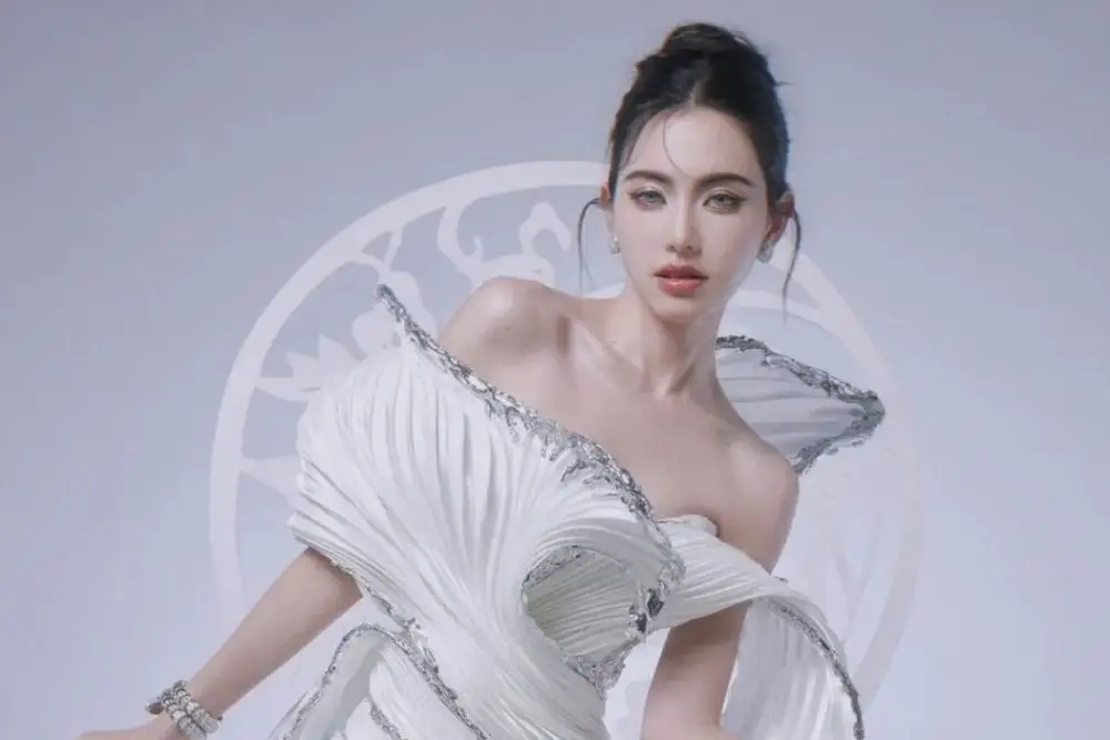 Gaya Makeup Davika Hoorne, Selalu Tampil Sempurna