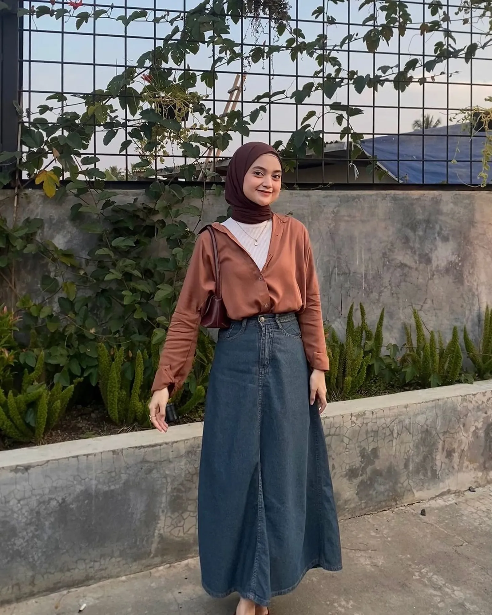 5 Inspirasi OOTD Manset Rajut Kekinian yang Hijab Friendly