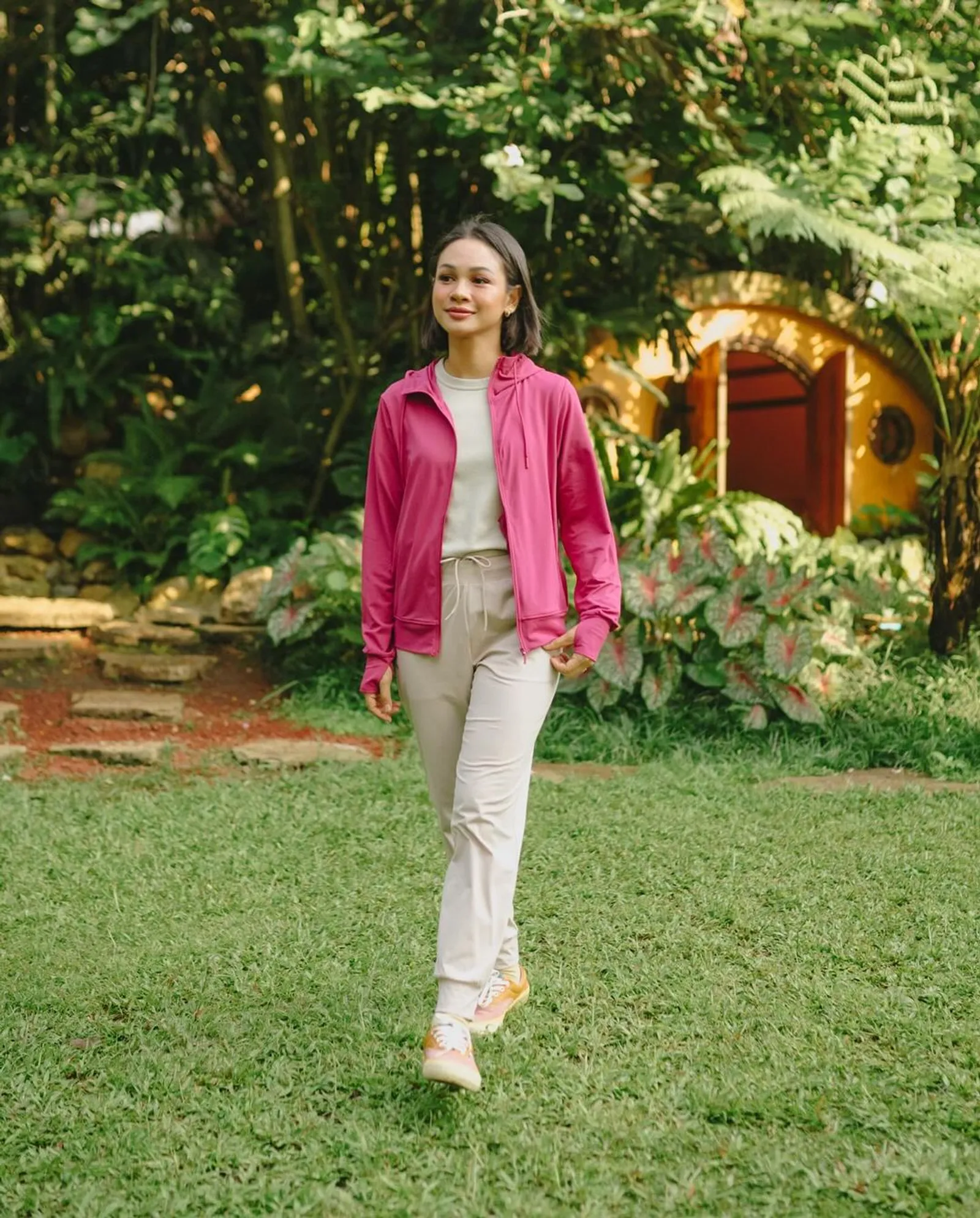 Tips OOTD Jalan-jalan ke Alam A La Andien Aisyah, Praktis dan Modis!