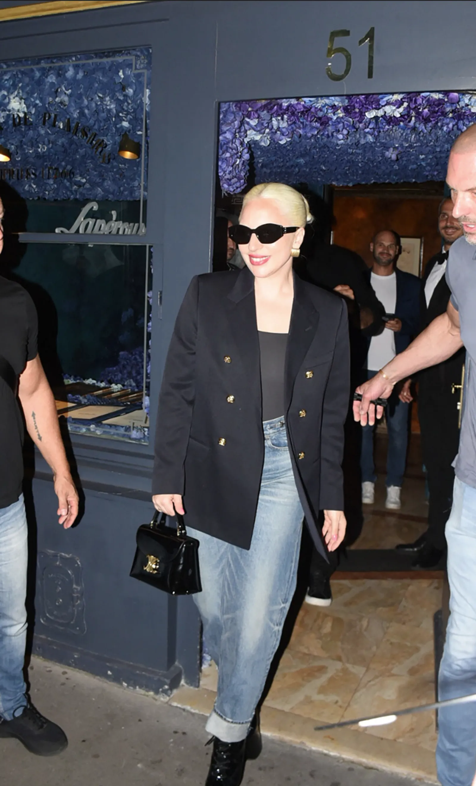 Penampilan Street Style Kece a La Lady Gaga Pakai Outfit CELINE