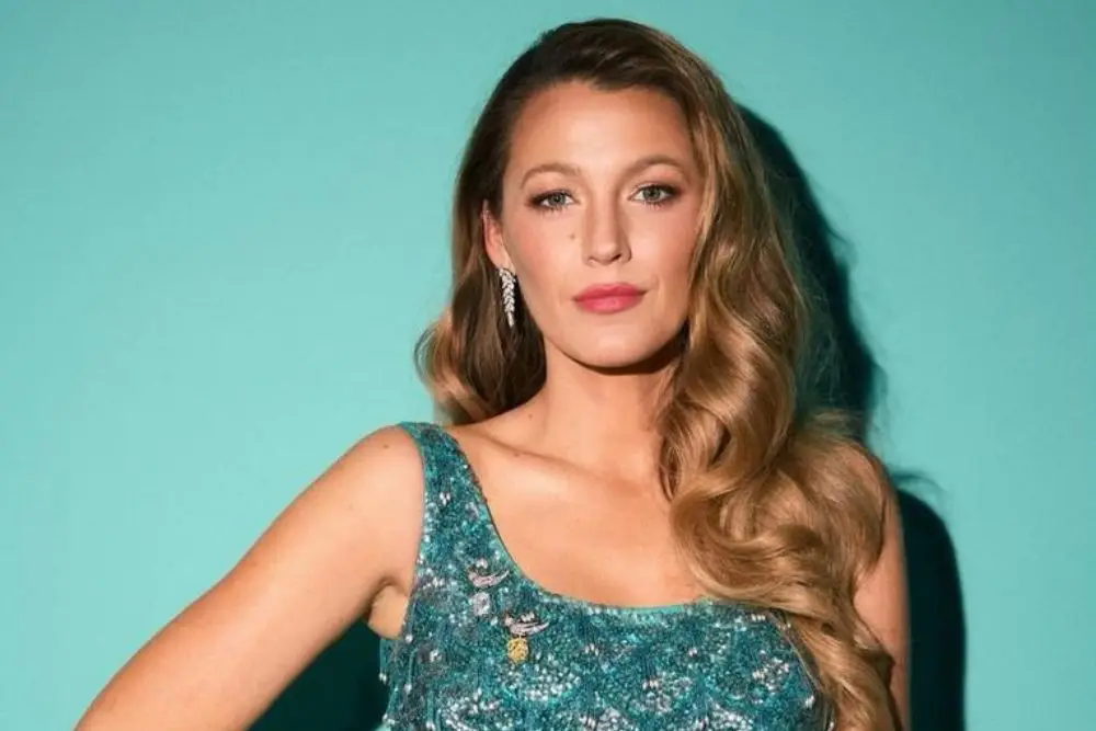 Gaya Makeup Blake Lively, Nude & Simple!