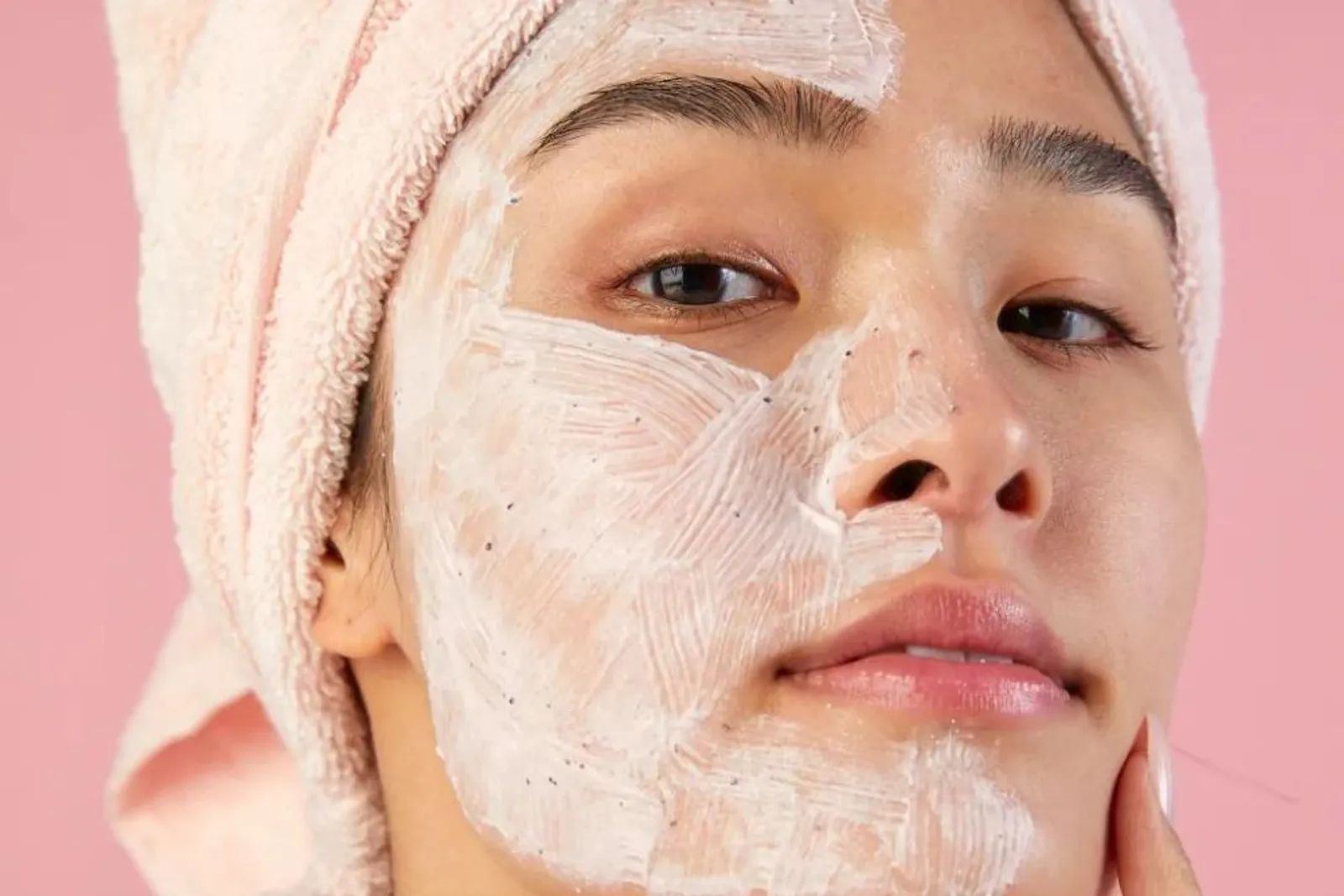 7 Cara Mengatasi Wajah Bruntusan Akibat Skincare