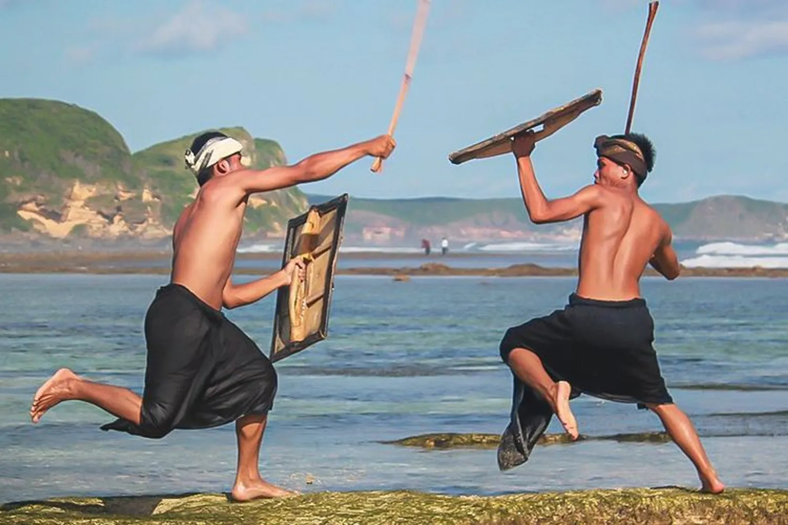 Mengenal Tradisi Peresean Lombok, Menggunakan Senjata dari Rotan?!