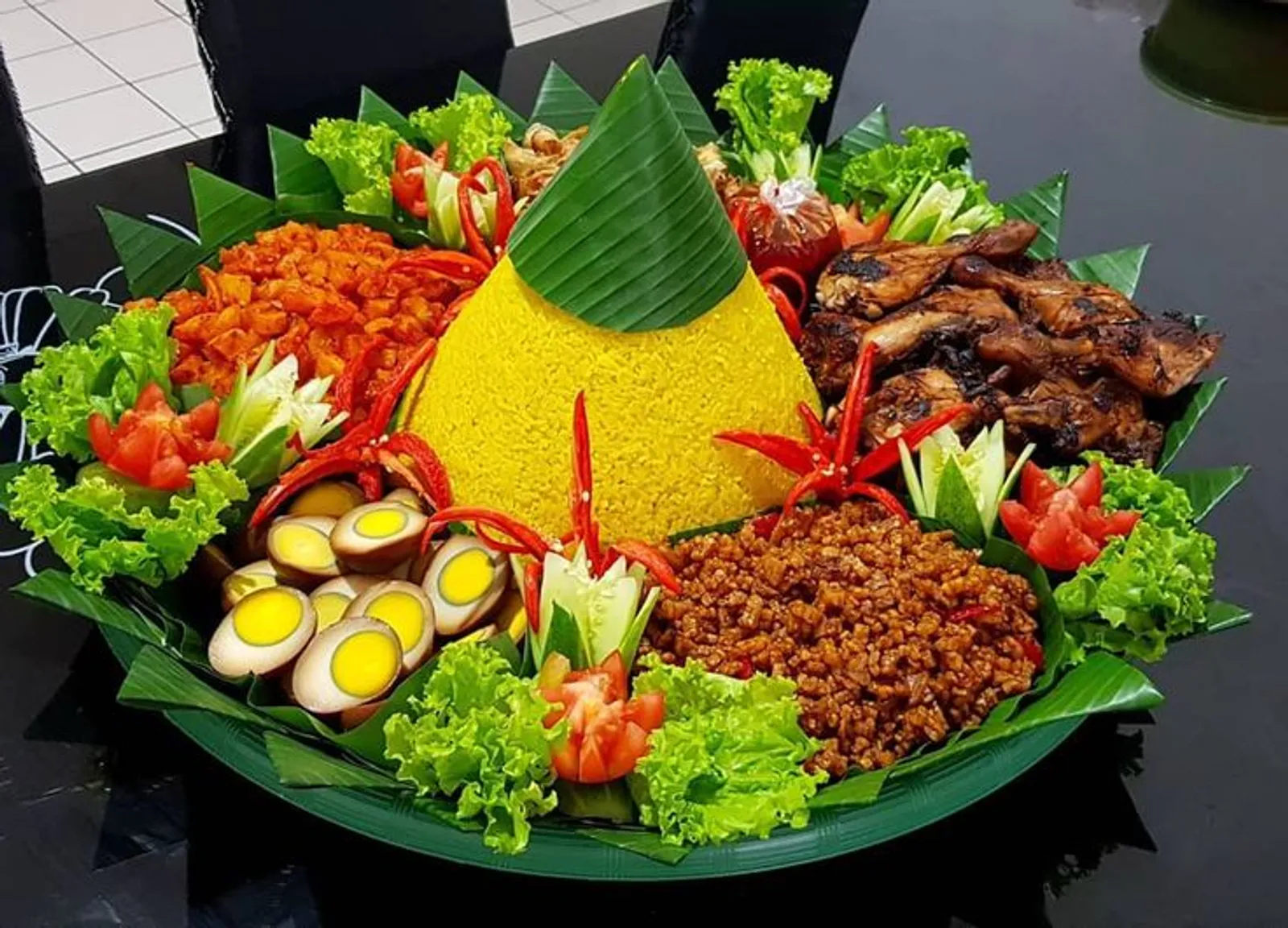 10 Kreasi Nasi Tumpeng Sederhana tapi Menarik untuk 17 Agustus