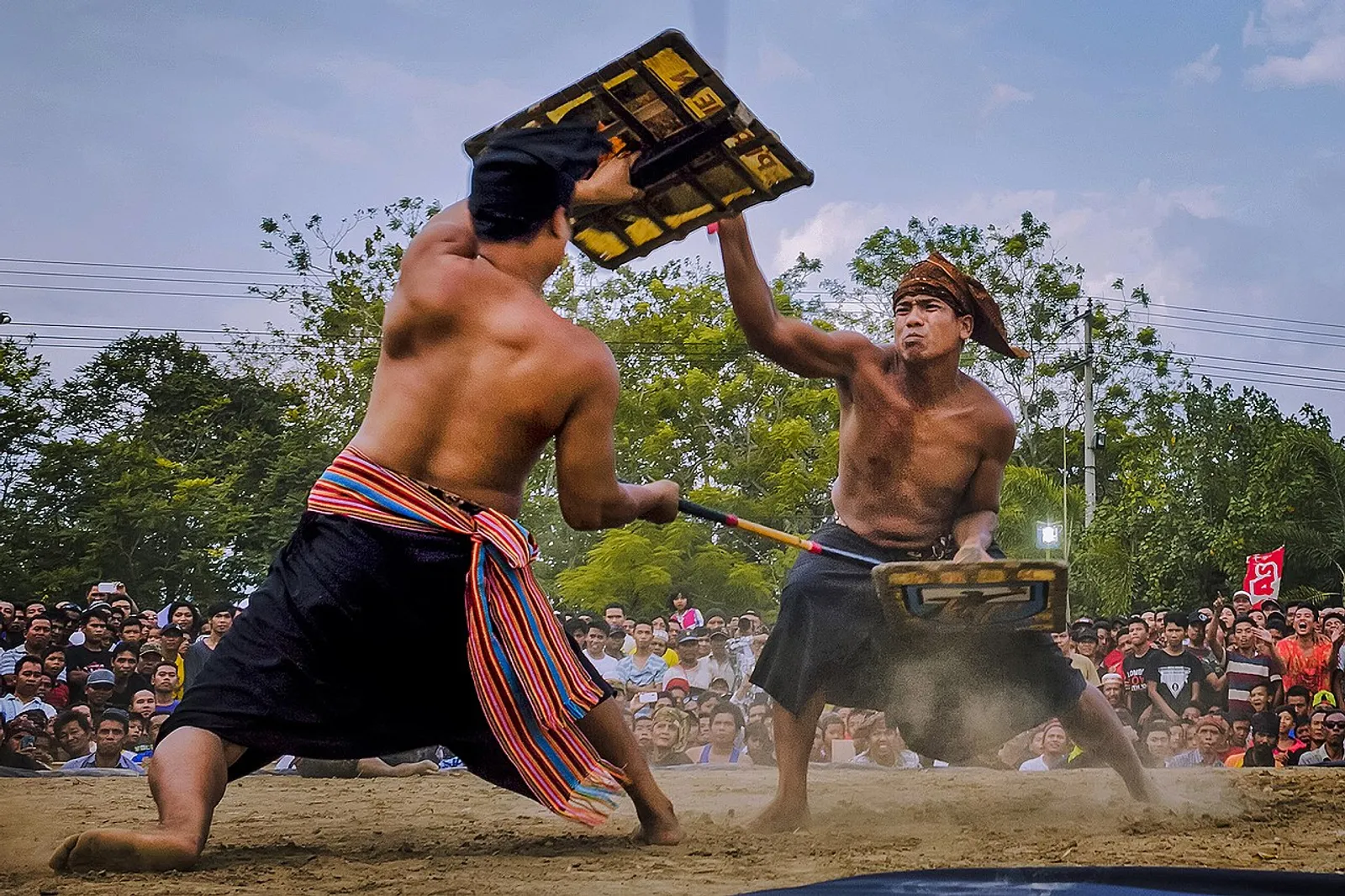 Mengenal Tradisi Peresean Lombok, Menggunakan Senjata dari Rotan?!