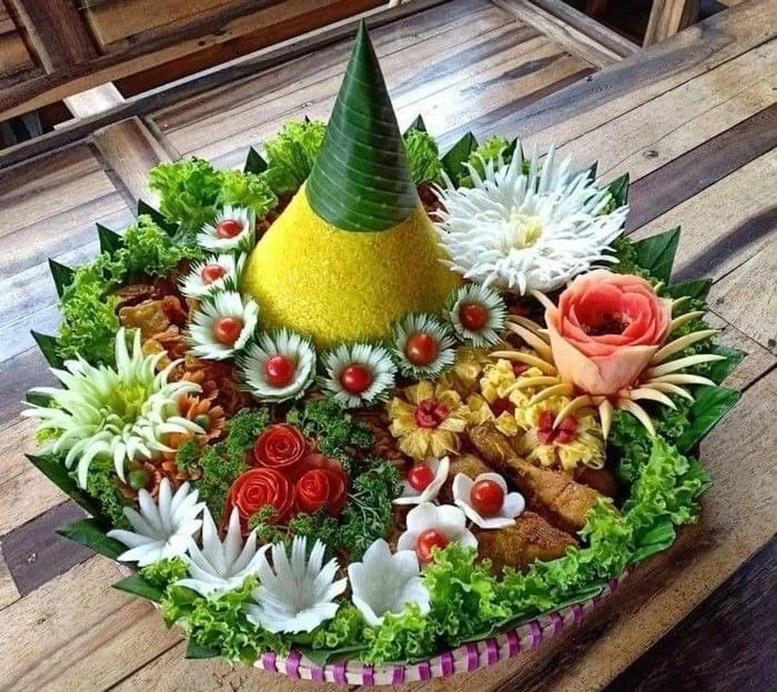 10 Kreasi Nasi Tumpeng Sederhana tapi Menarik untuk 17 Agustus