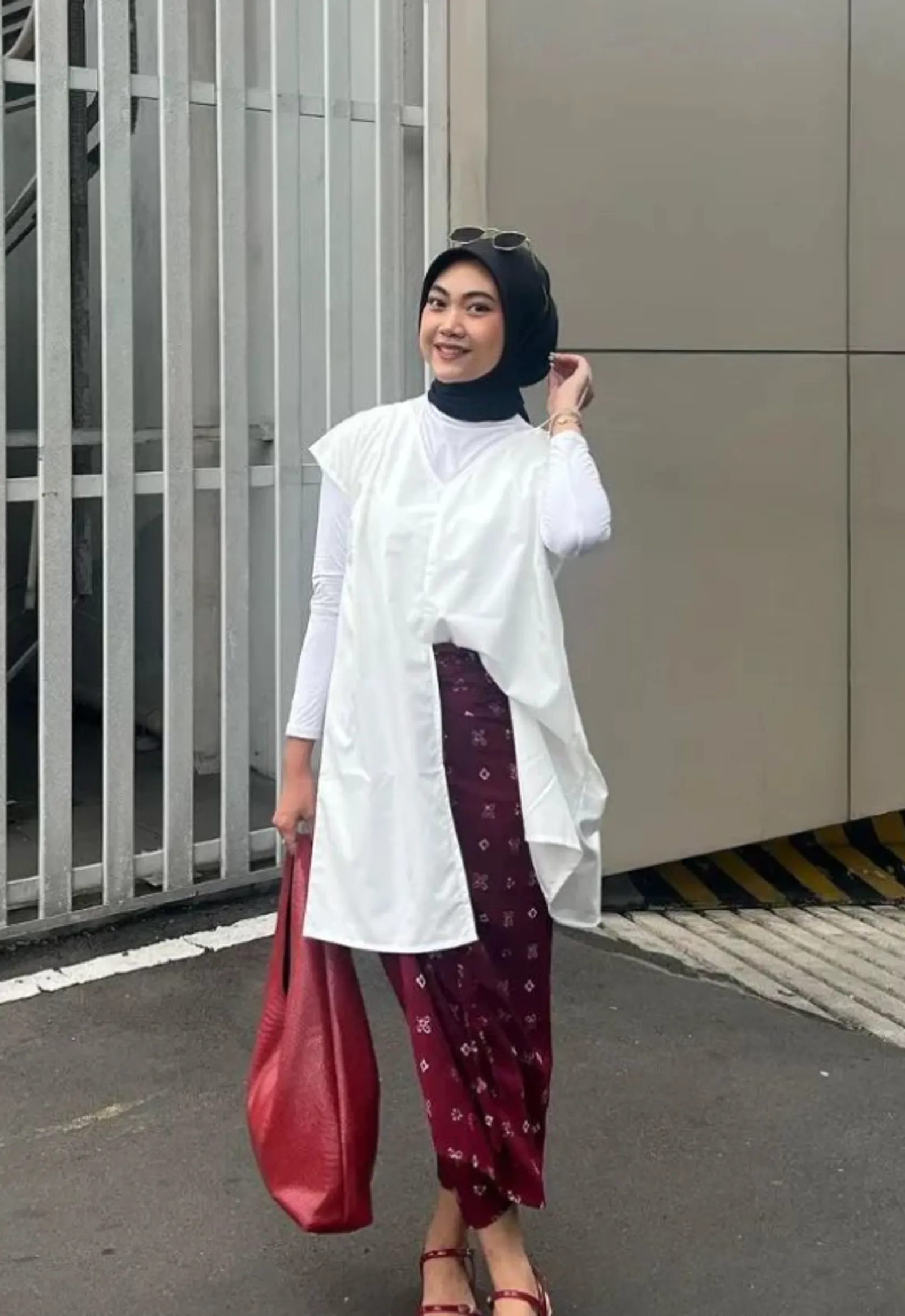 7 OOTD Rok Lilit dan Kemeja yang Simpel tapi Fashionable