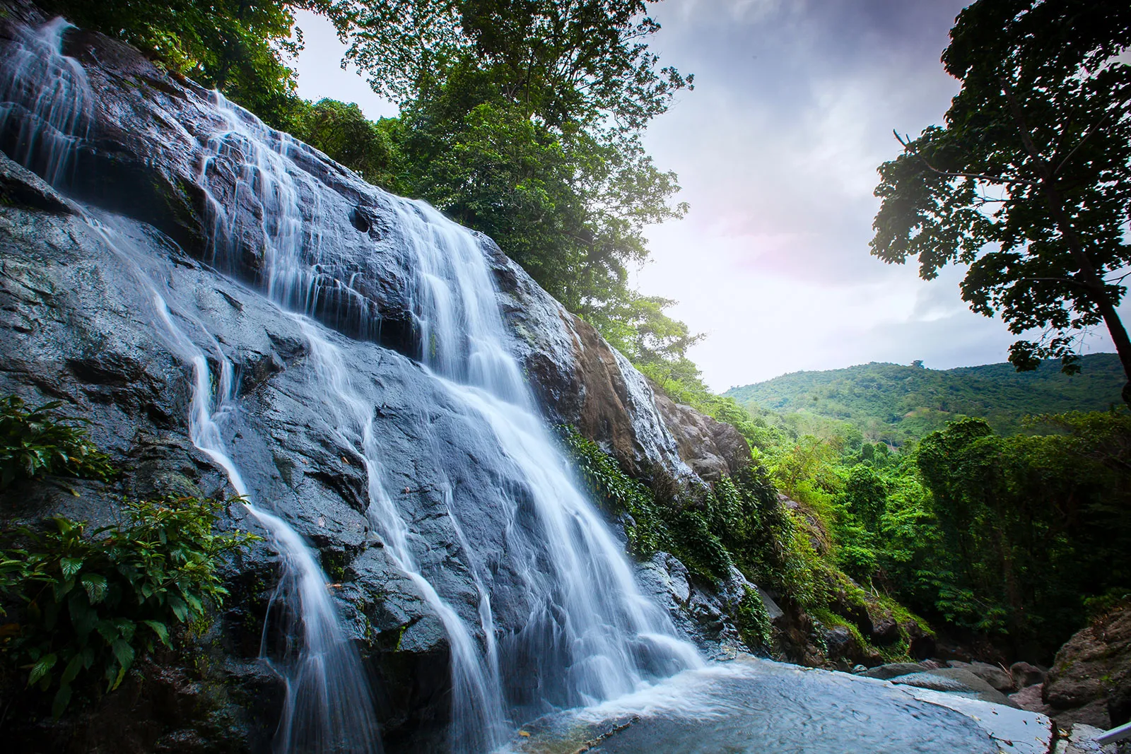 8 Destinasi Wisata Kalimantan Selatan, Ada Pasar Terapung!