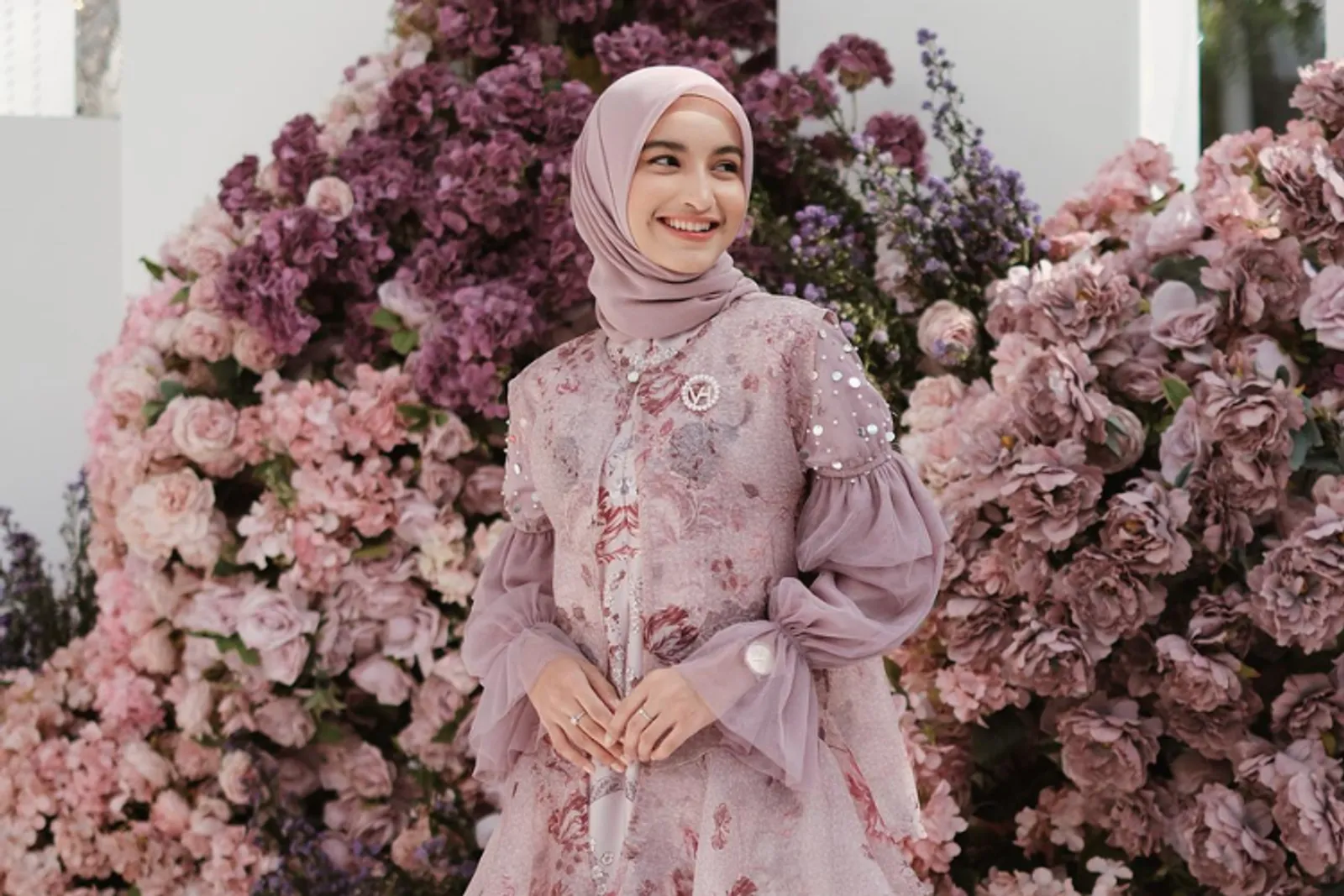 7 Gaya Manis Cut Intan Nabila, Sosok Selebgram yang Lagi Viral