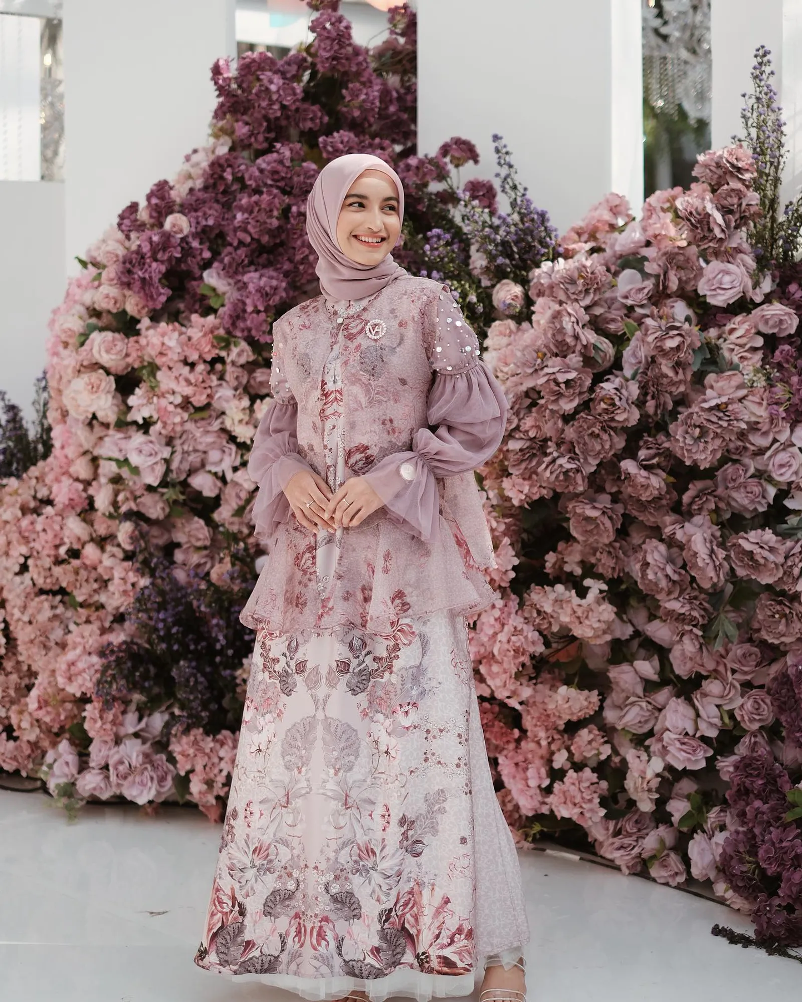 7 Gaya Manis Cut Intan Nabila, Sosok Selebgram yang Lagi Viral