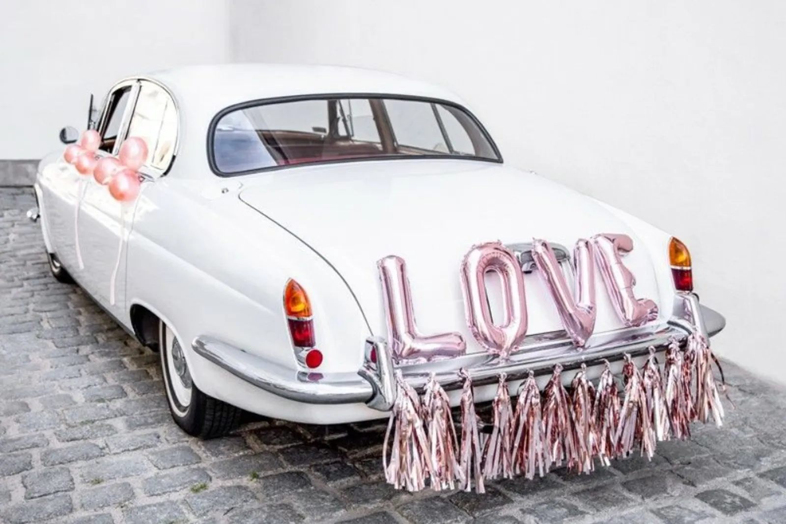 10 Dekorasi Wedding Car Inspirasi untuk Mobil Pengantinmu