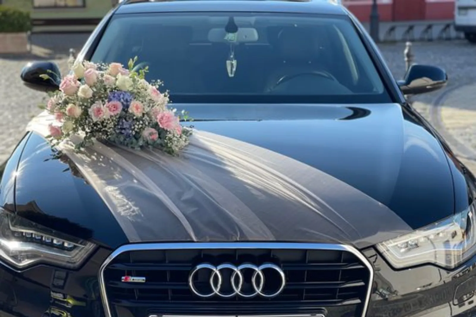 10 Dekorasi Wedding Car Inspirasi untuk Mobil Pengantinmu