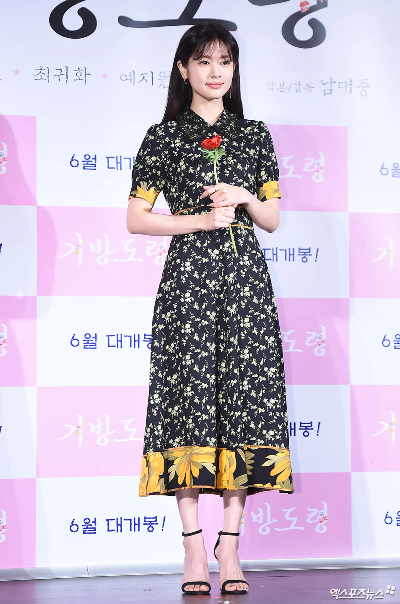 Intip Gaya Asli Jung So Min, Bae Seok Ryu di Drakor 'Love Next Door'