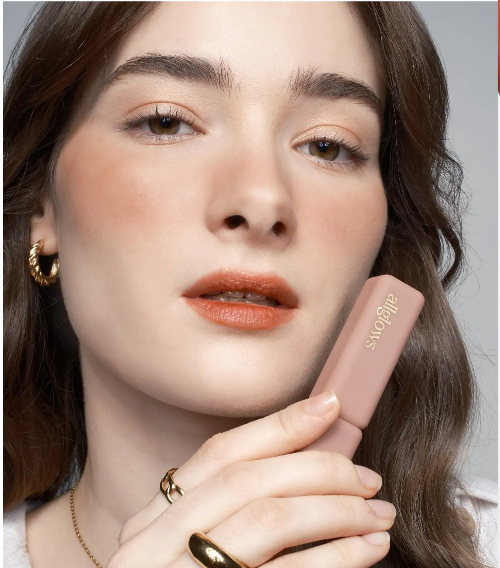 10 Rekomendasi Blush Warna Coral, dari Merek Lokal hingga Highend 