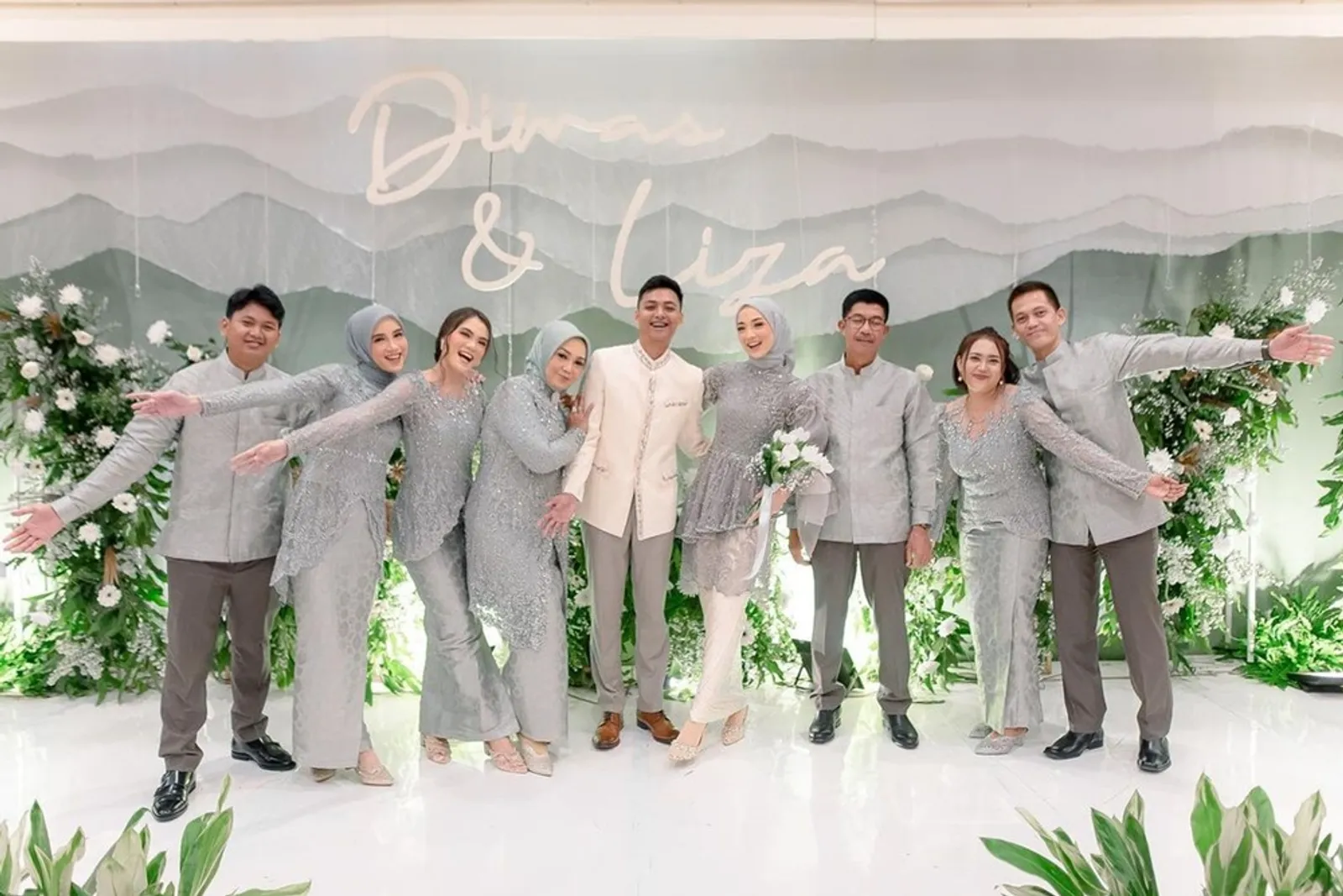 8 Ide Foto Engagement Keluarga, Hangat dan Intimate