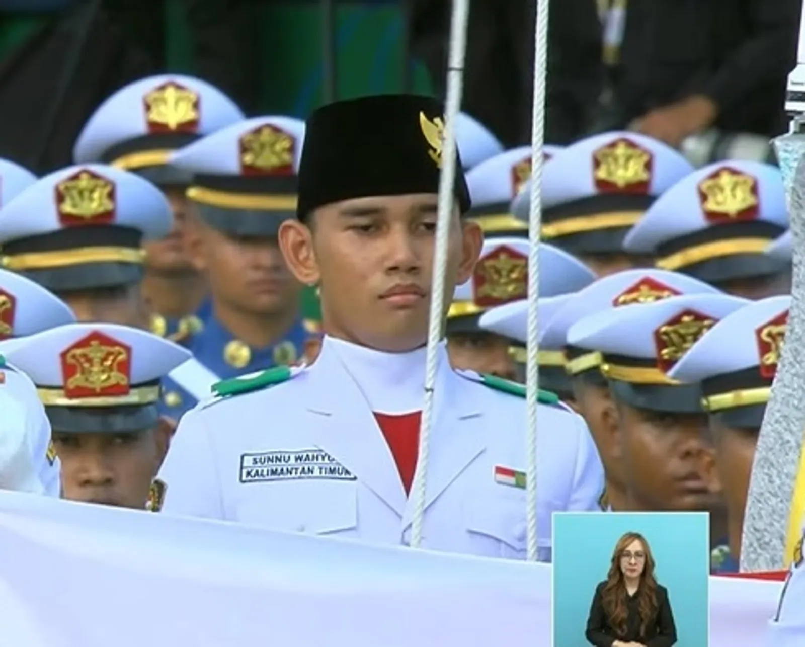 Potret Petugas Upacara Penurunan Bendera 17 Agustus 2024 di IKN