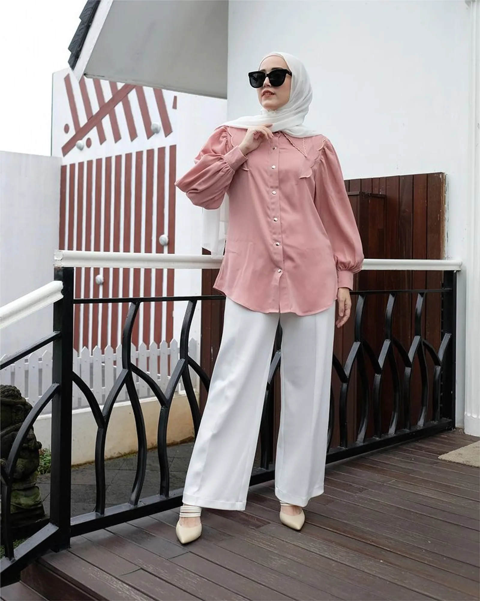 Baju Warna Peach Cocok dengan Jilbab Warna Apa? Ini Rekomendasinya!