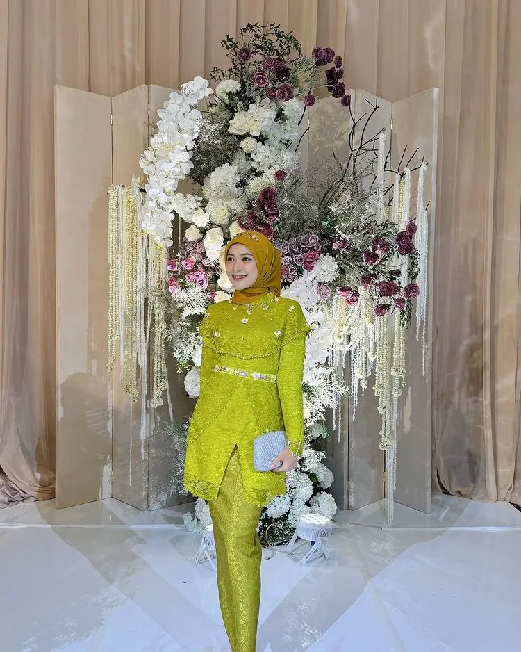 Baju Warna Lime Cocok dengan Warna Apa? Ini 10 Pilihannya