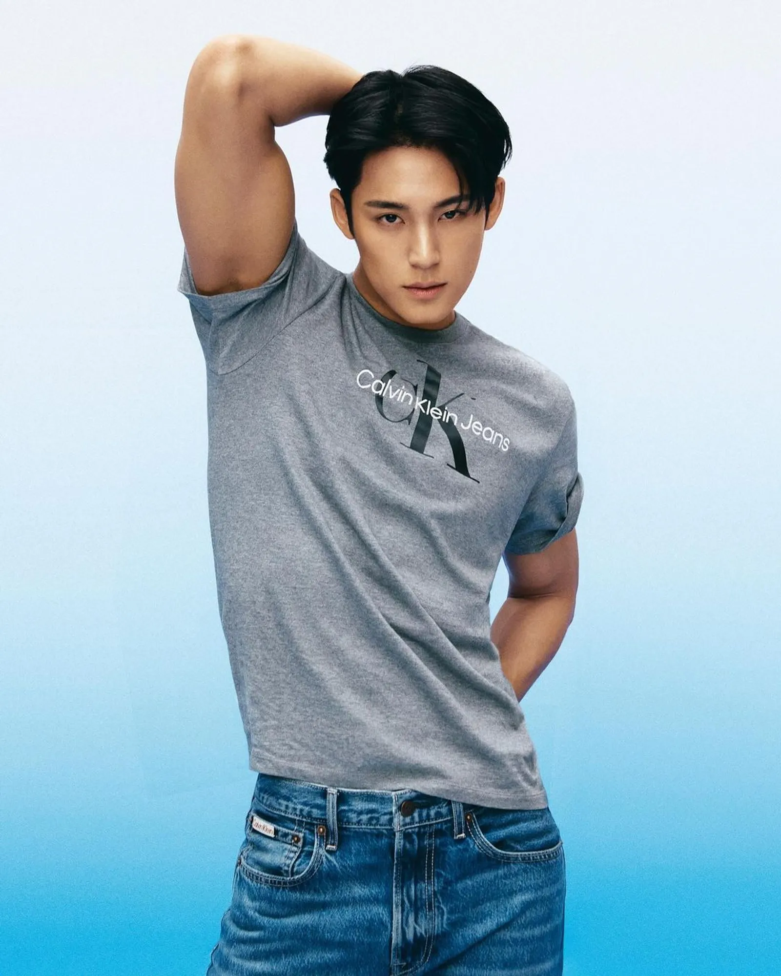 Mingyu 'SEVENTEEN' Debut di Campaign Terbaru Calvin Klein