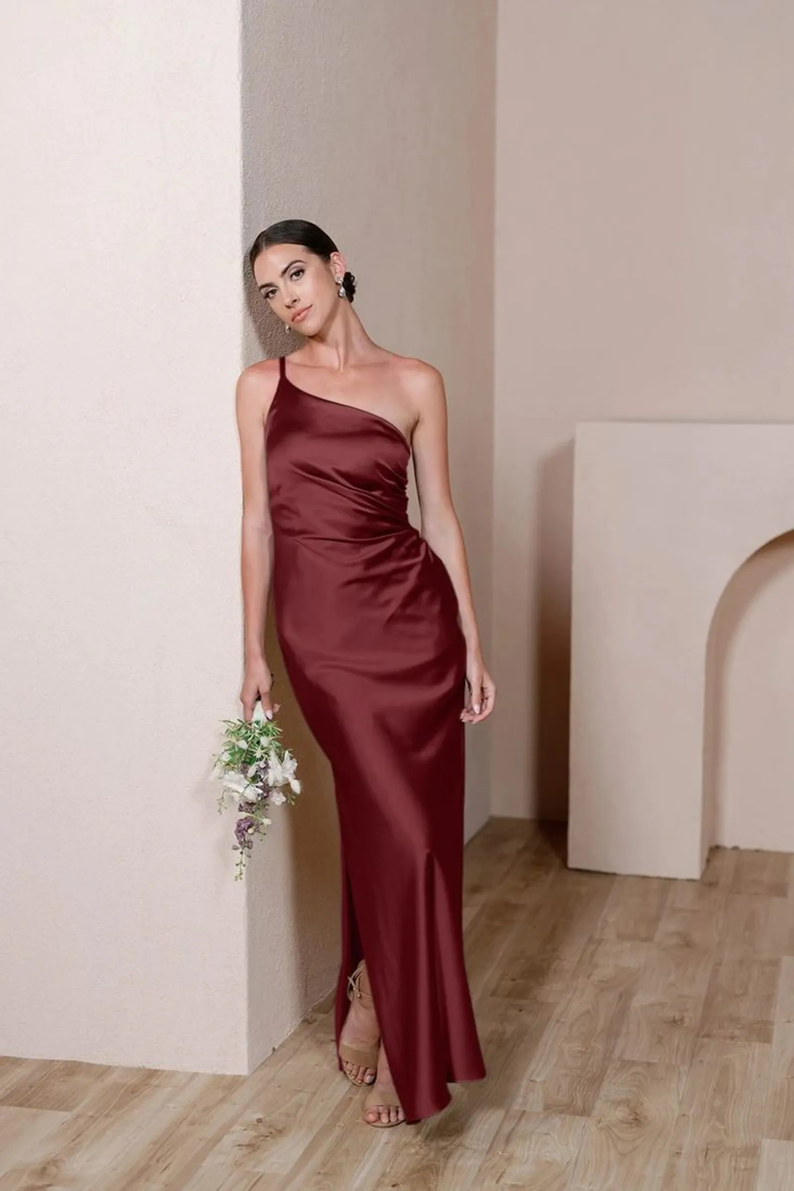 10 Model Baju Bridesmaid Satin Polos Aneka Warna, Stylish!