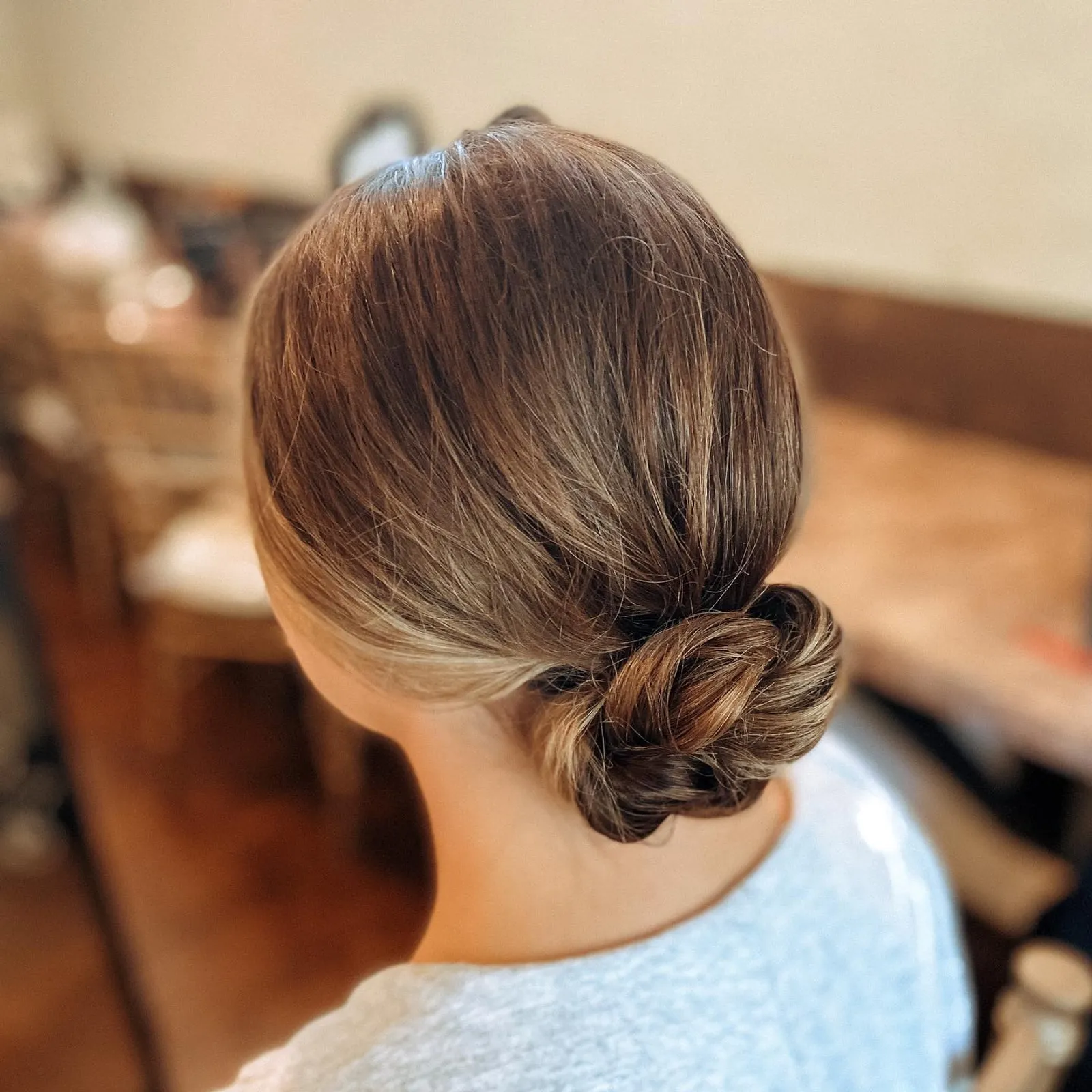 8 Hairdo Rambut Pendek untuk Kebaya yang Simpel dan Elegan