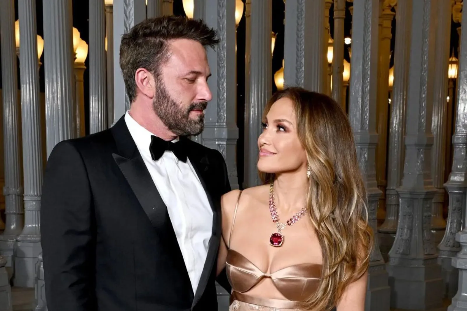 Dua Tahun Menikah, Jennifer Lopez Gugat Cerai Ben Affleck