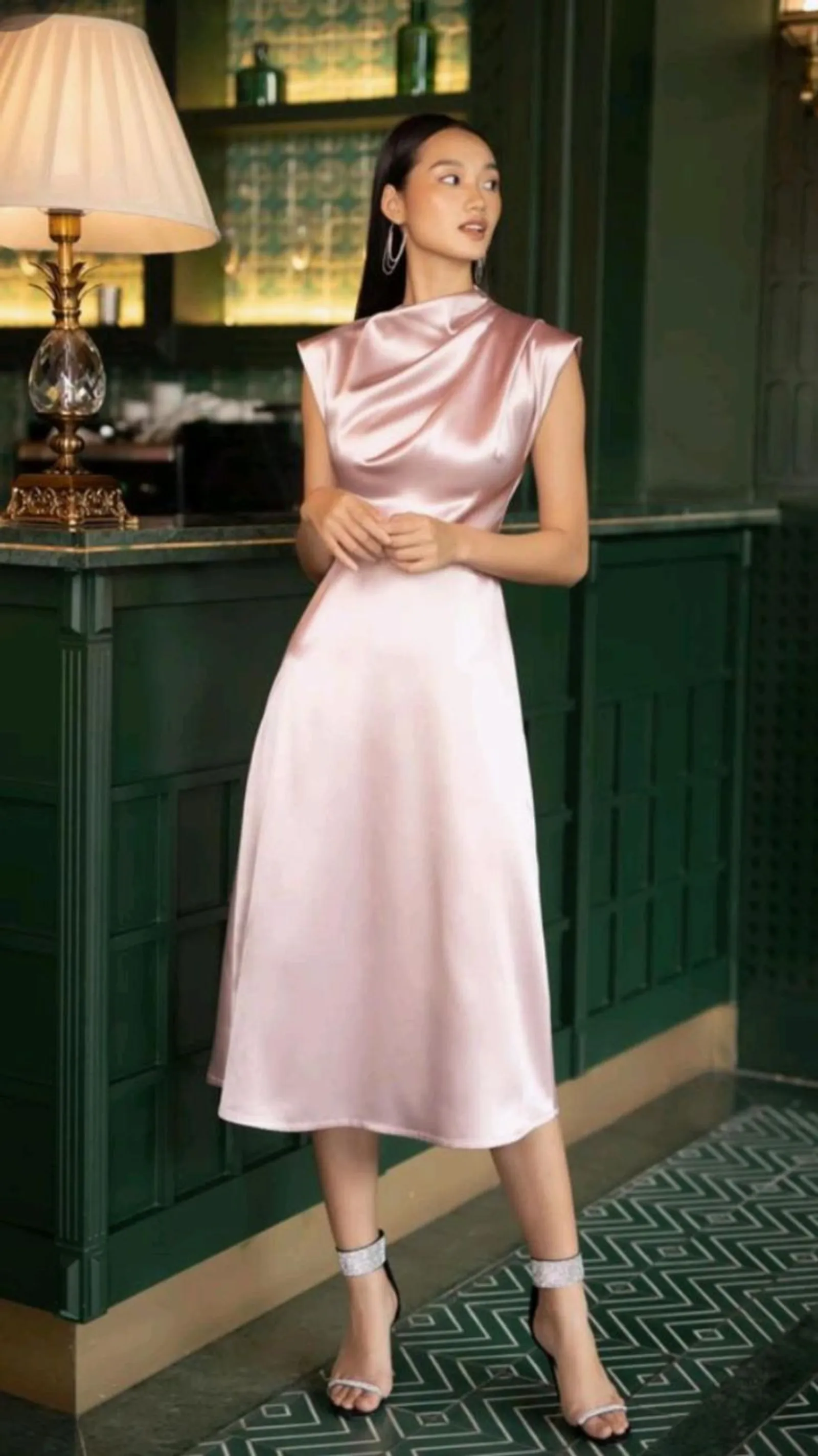 10 Model Baju Bridesmaid Satin Polos Aneka Warna, Stylish!