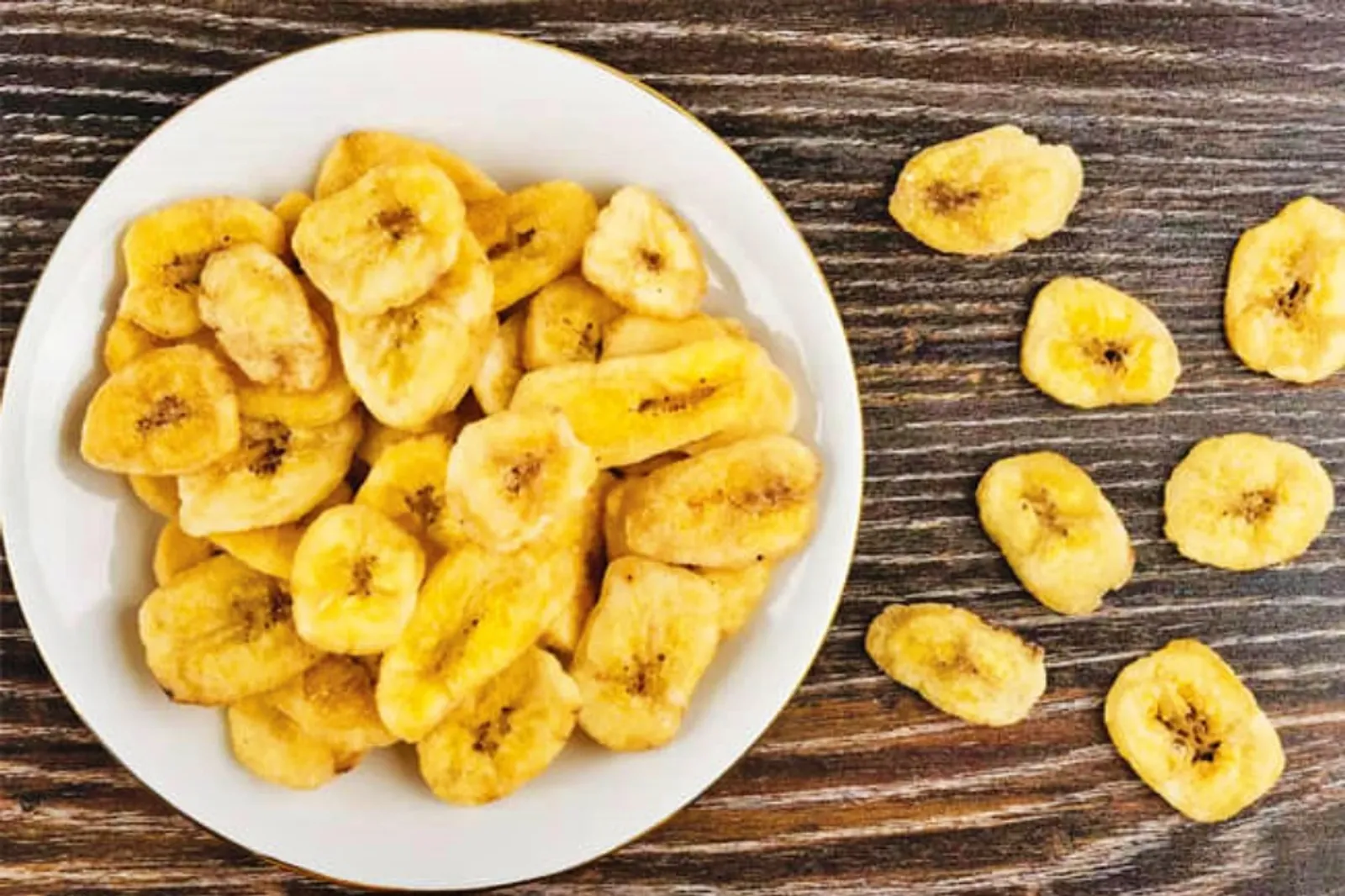 Cara Bikin Keripik Pisang Manis, Camilan Renyah Hanya 4 Bahan Saja!